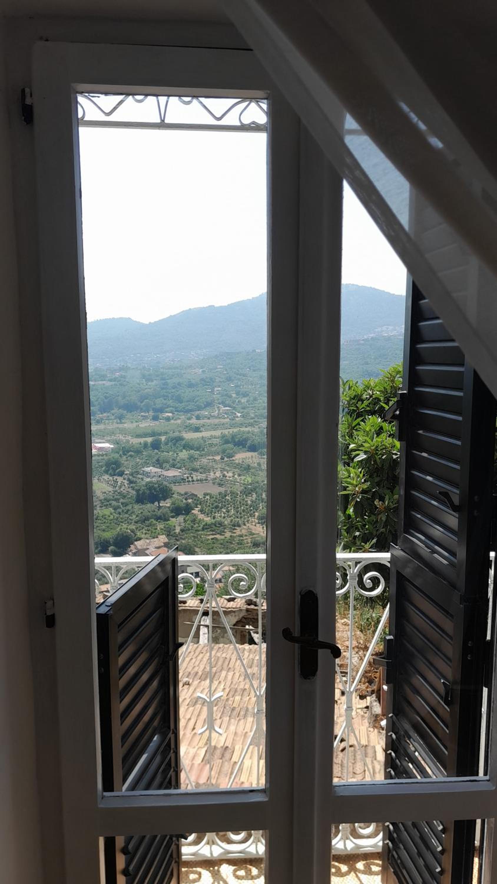 OIKOS Guesthouse & Rooftop