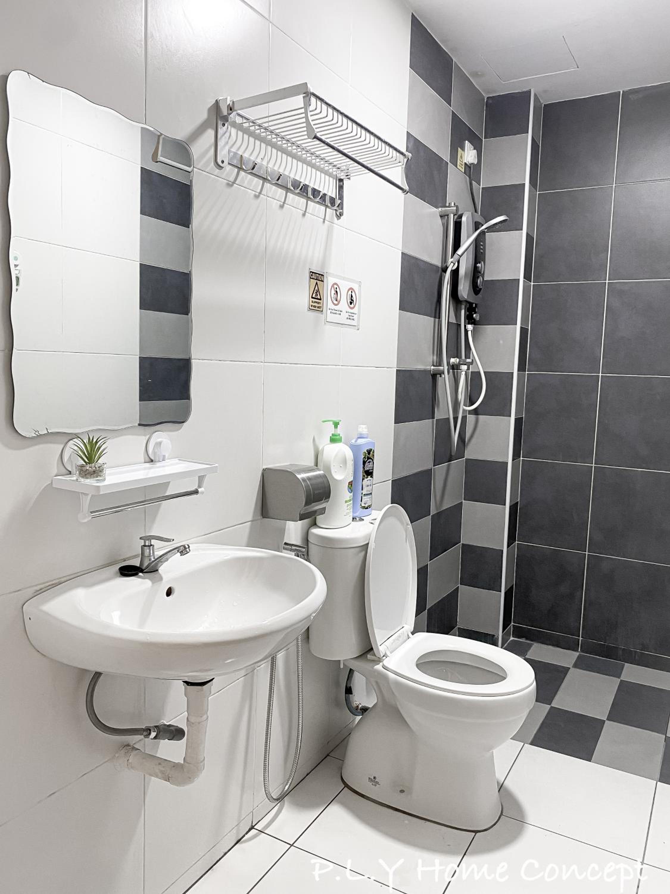 Manhattan Condo Ipoh Waterpark PoolView FREE Carpark & Netflix by PLY Home photo 8