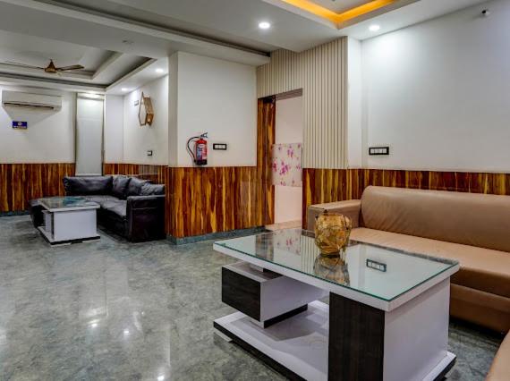 luxury room at 10k near Hero Honda Chowk Gurgaon view 3