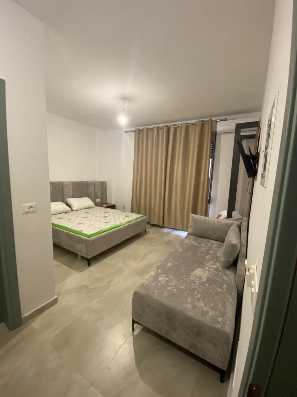 hOTEL EMILY,S