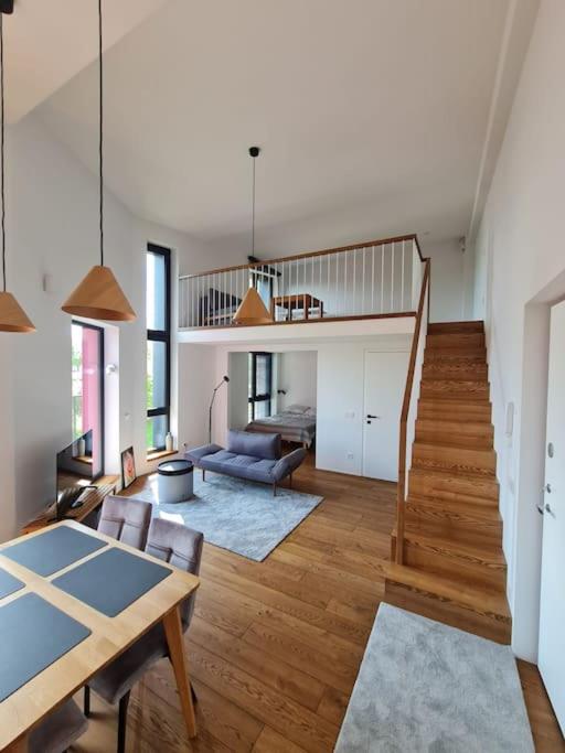 Sunny Cosy Home view 3