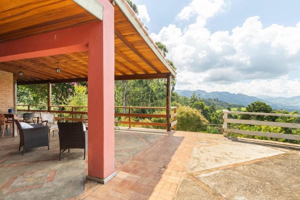 A Casa de Campo mais bem localizada de Gonçalves!
