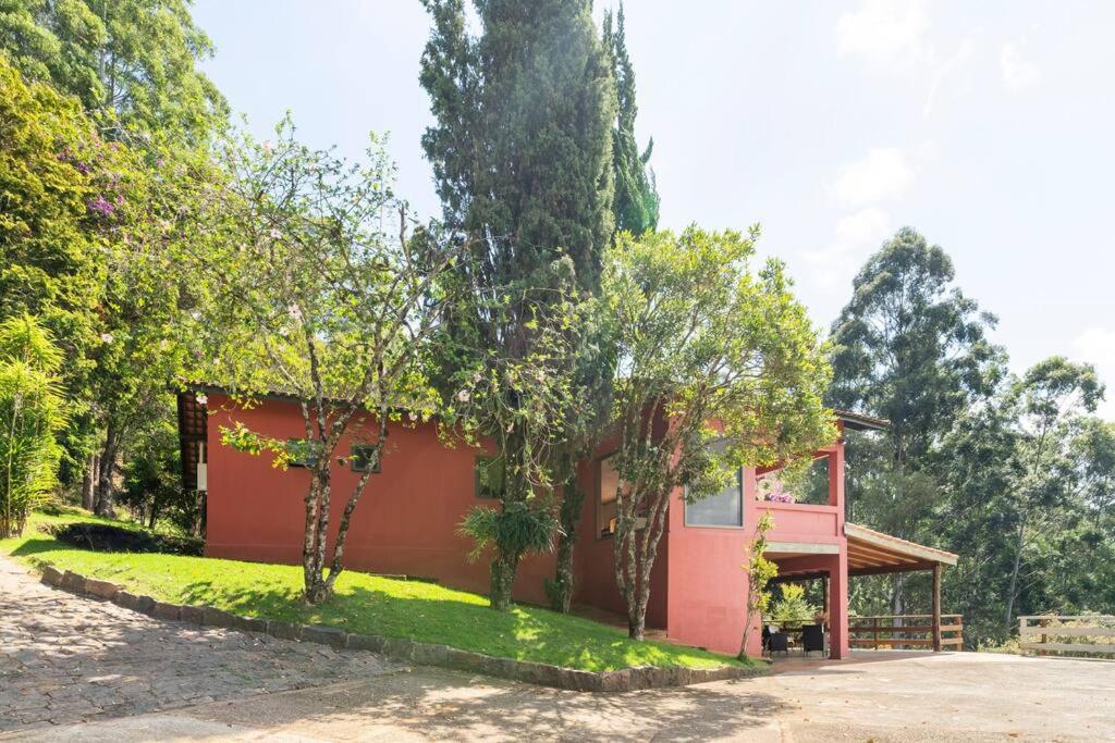 A Casa de Campo mais bem localizada de Gonçalves!