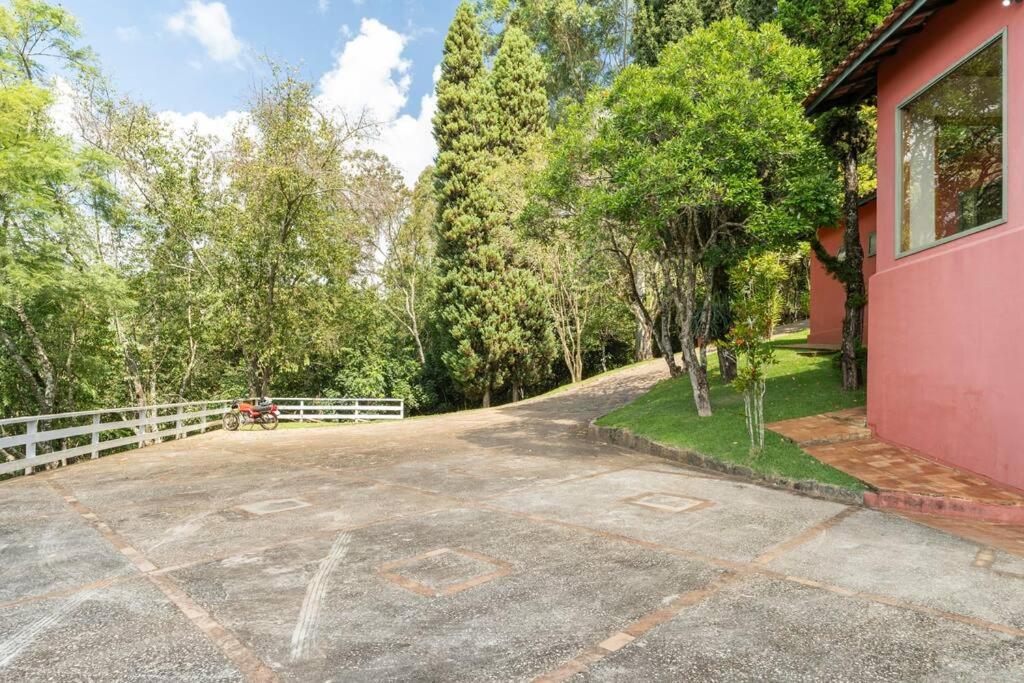 A Casa de Campo mais bem localizada de Gonçalves!