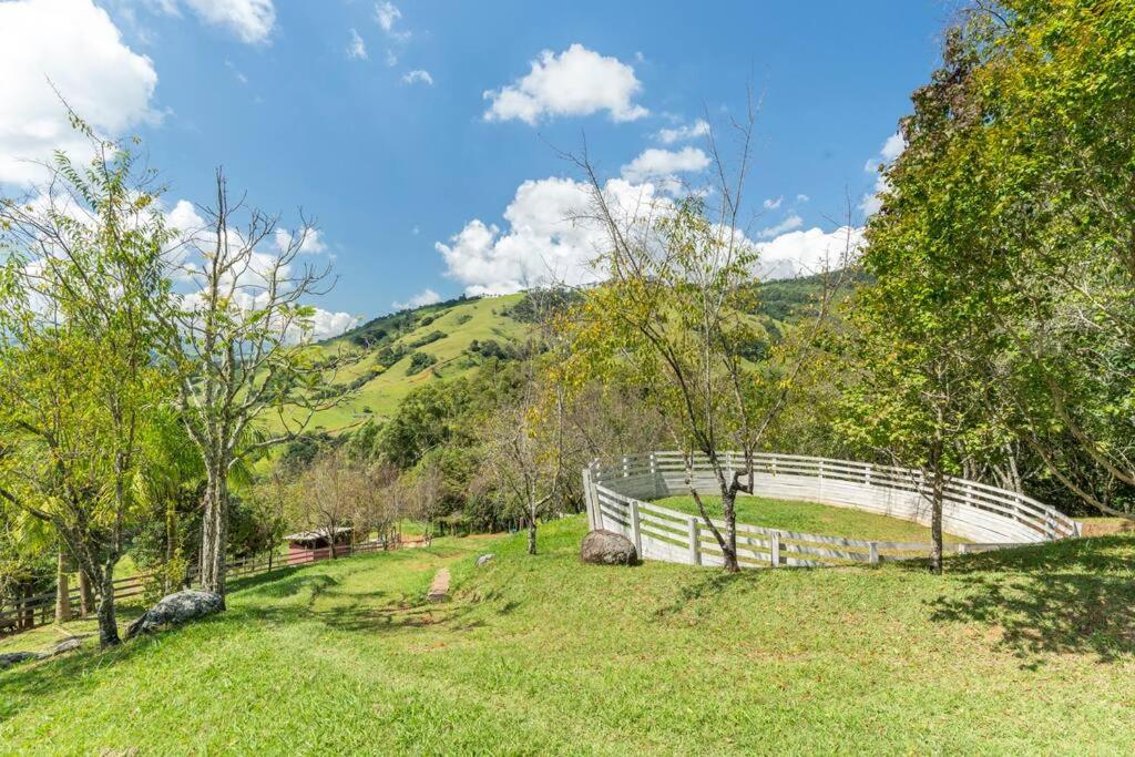 A Casa de Campo mais bem localizada de Gonçalves!