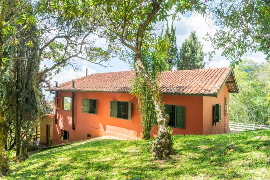 A Casa de Campo mais bem localizada de Gonçalves!