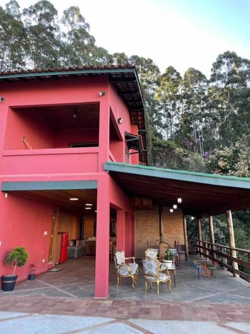 A Casa de Campo mais bem localizada de Gonçalves!