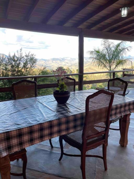 A Casa de Campo mais bem localizada de Gonçalves!