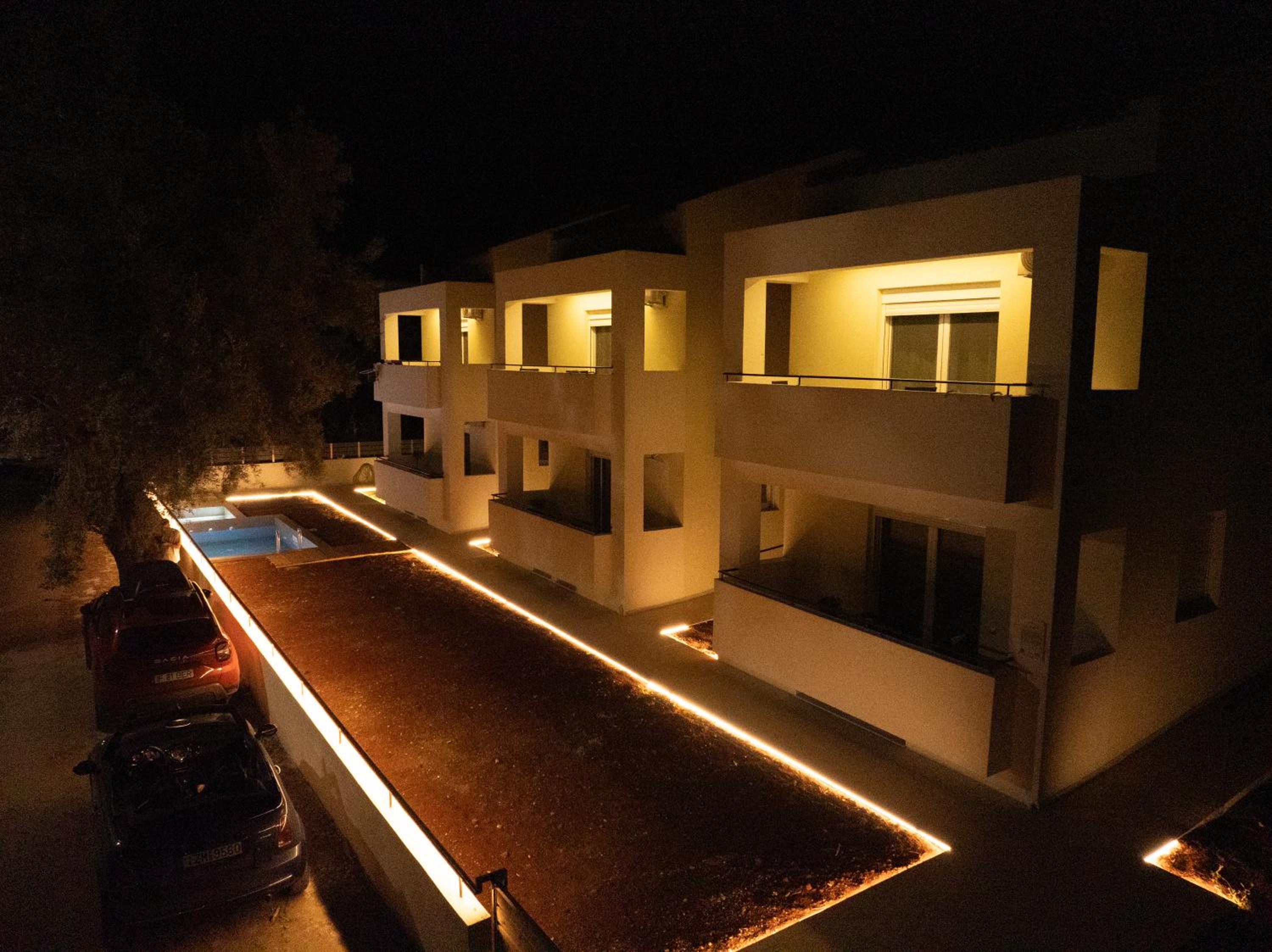 Miralis Apartments