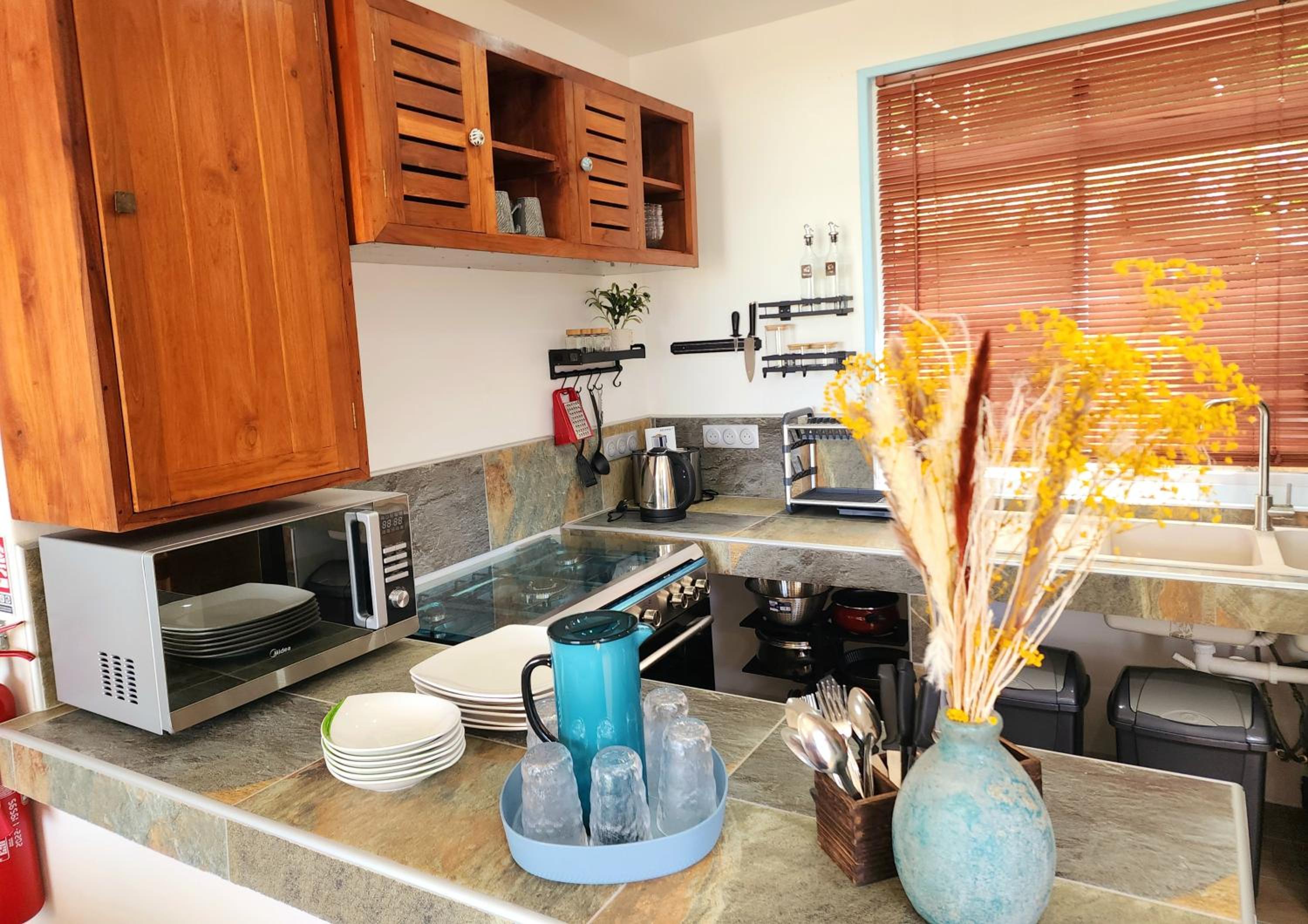 Duplex en bord de mer Fare Tahitea Pension view 5