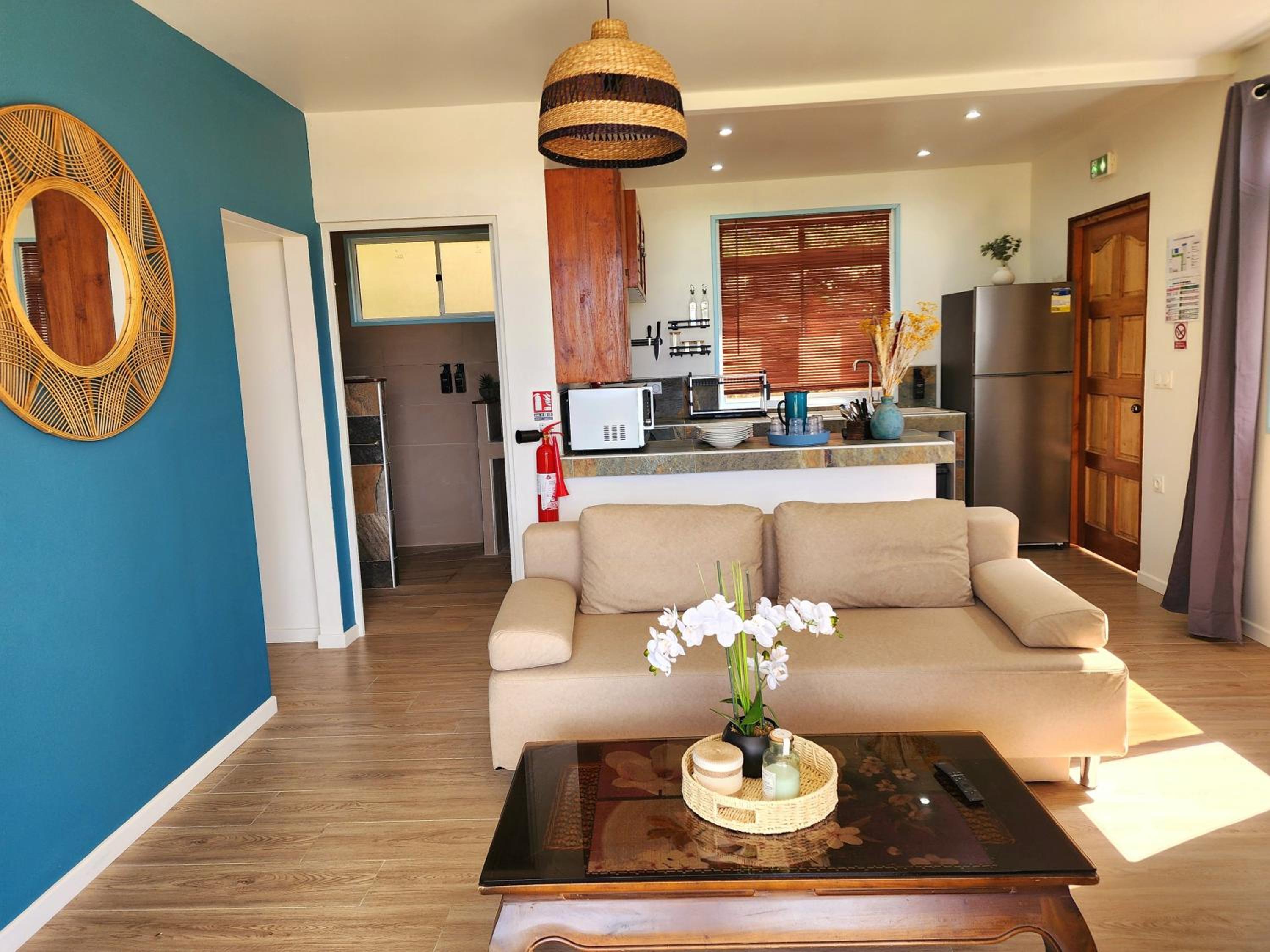 Duplex en bord de mer Fare Tahitea Pension view 3