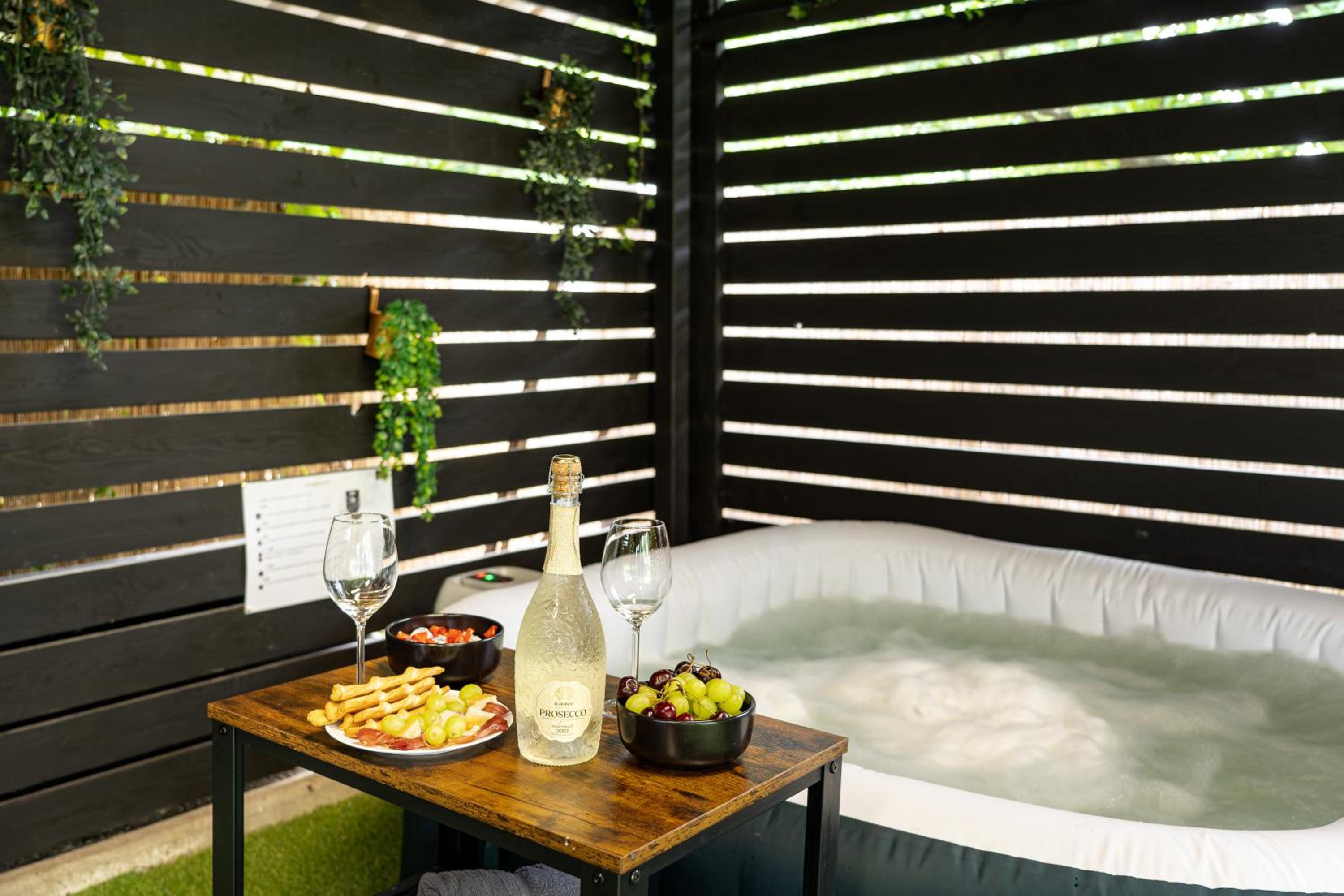 Hotel TT Relax - Private Jakuzzi - Hajdúszoboszló - Image 1