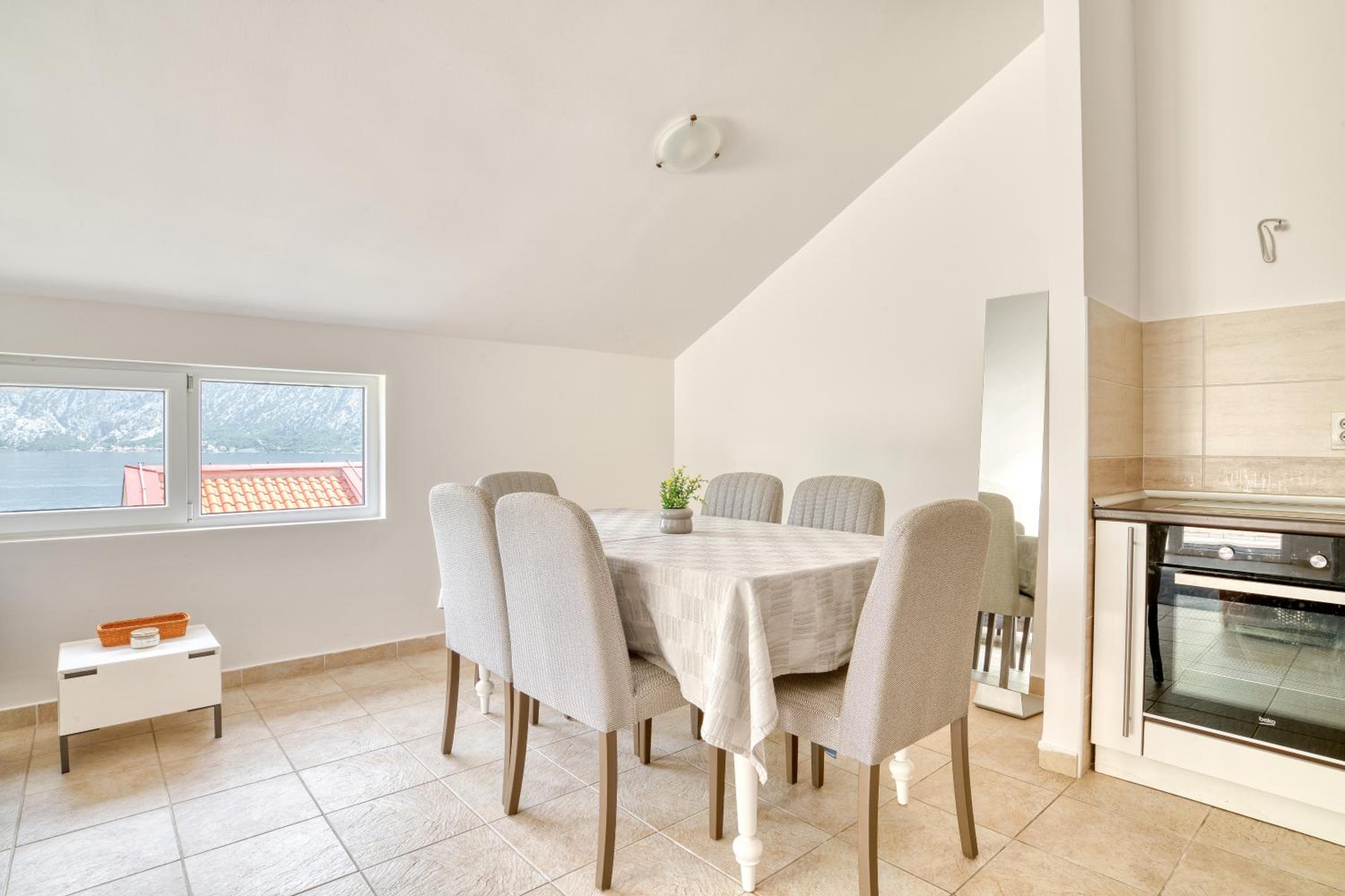 Two-bedroom apartment with sea view view 5