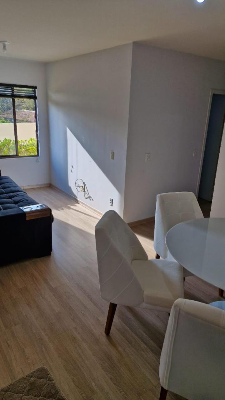 Apartamento com ar condicionado nos 2 quartos