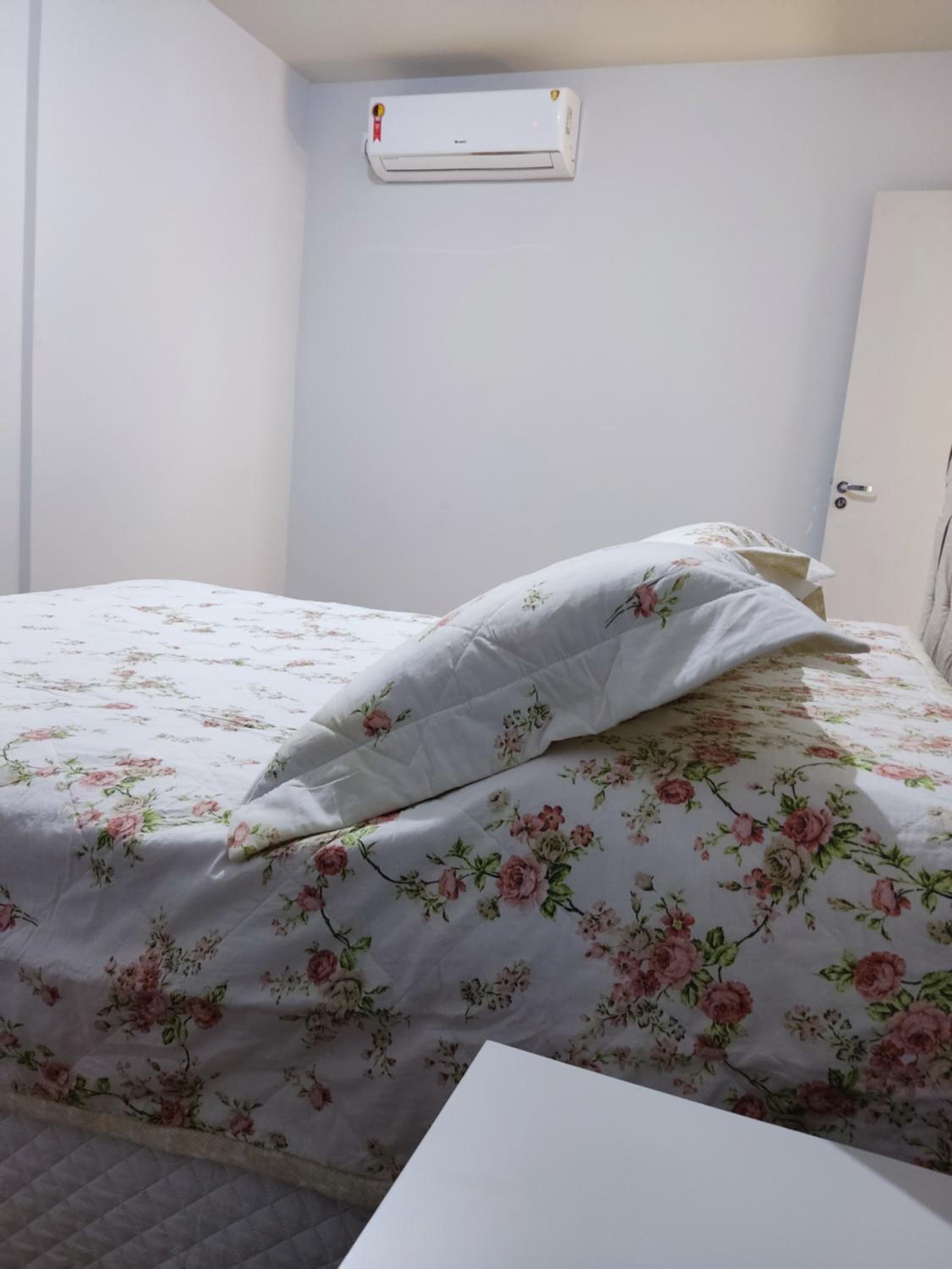 Apartamento com ar condicionado nos 2 quartos