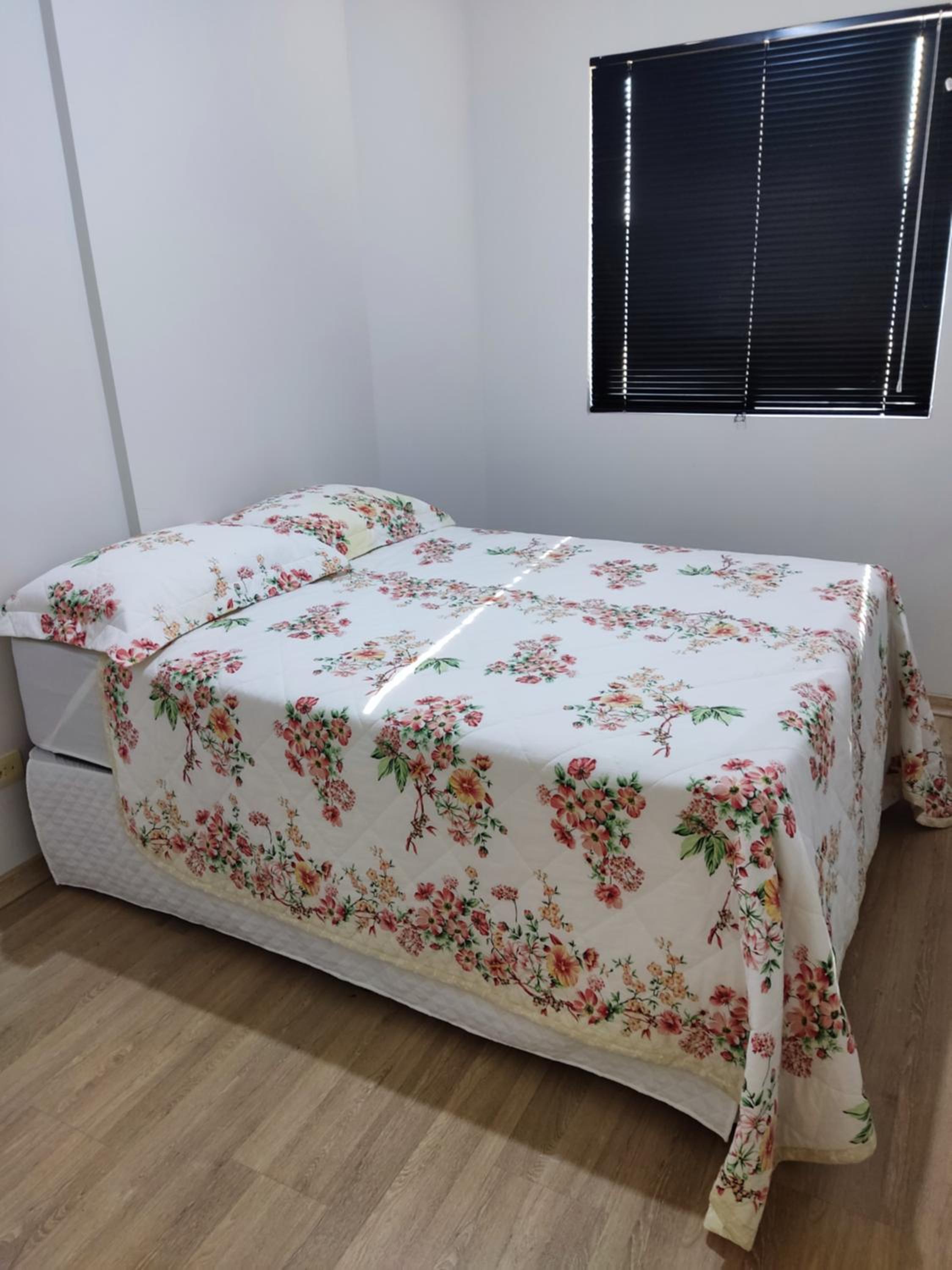 Apartamento com ar condicionado nos 2 quartos
