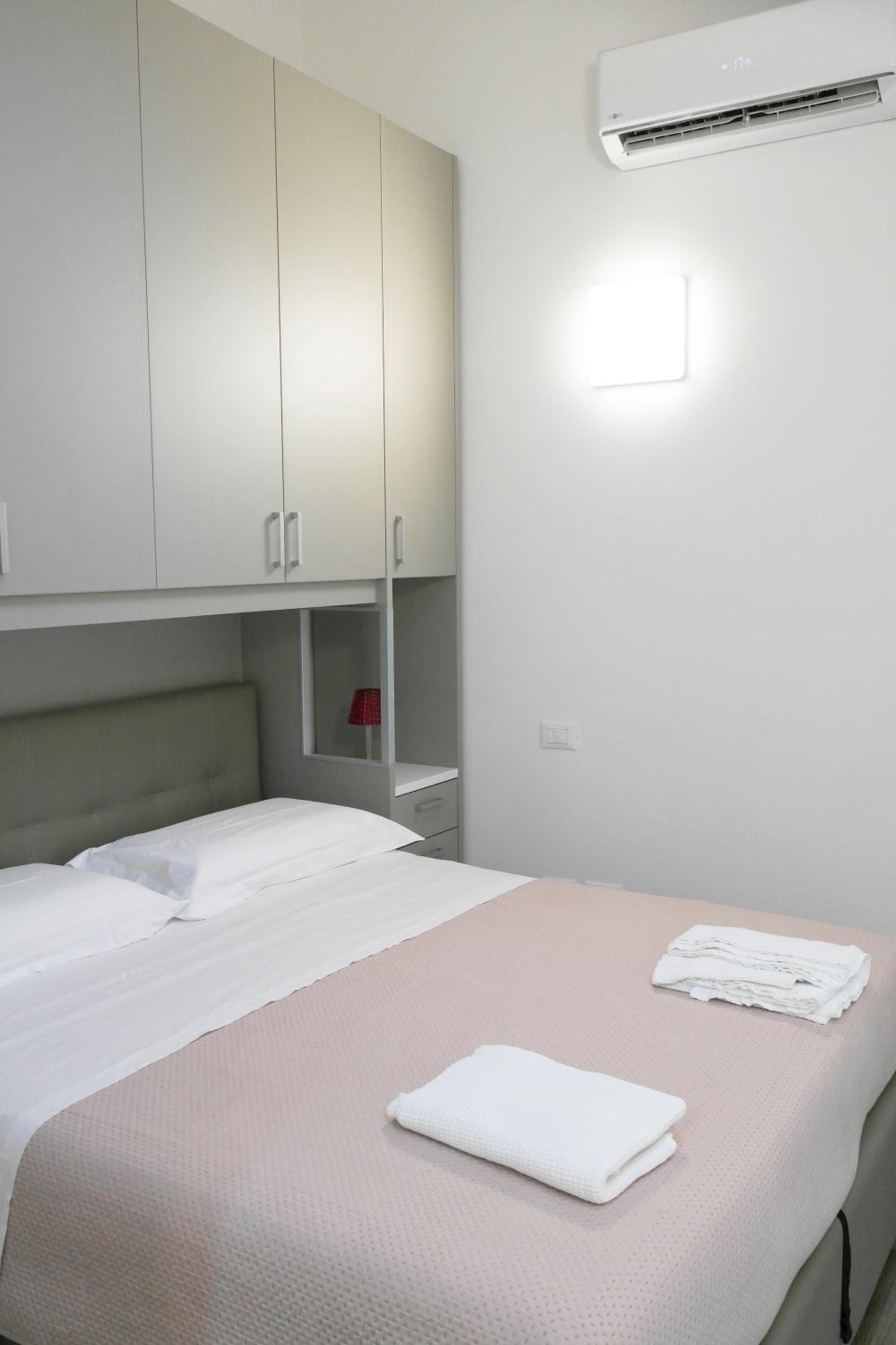 Luminoso Bilocale zona Tibaldi Bocconi