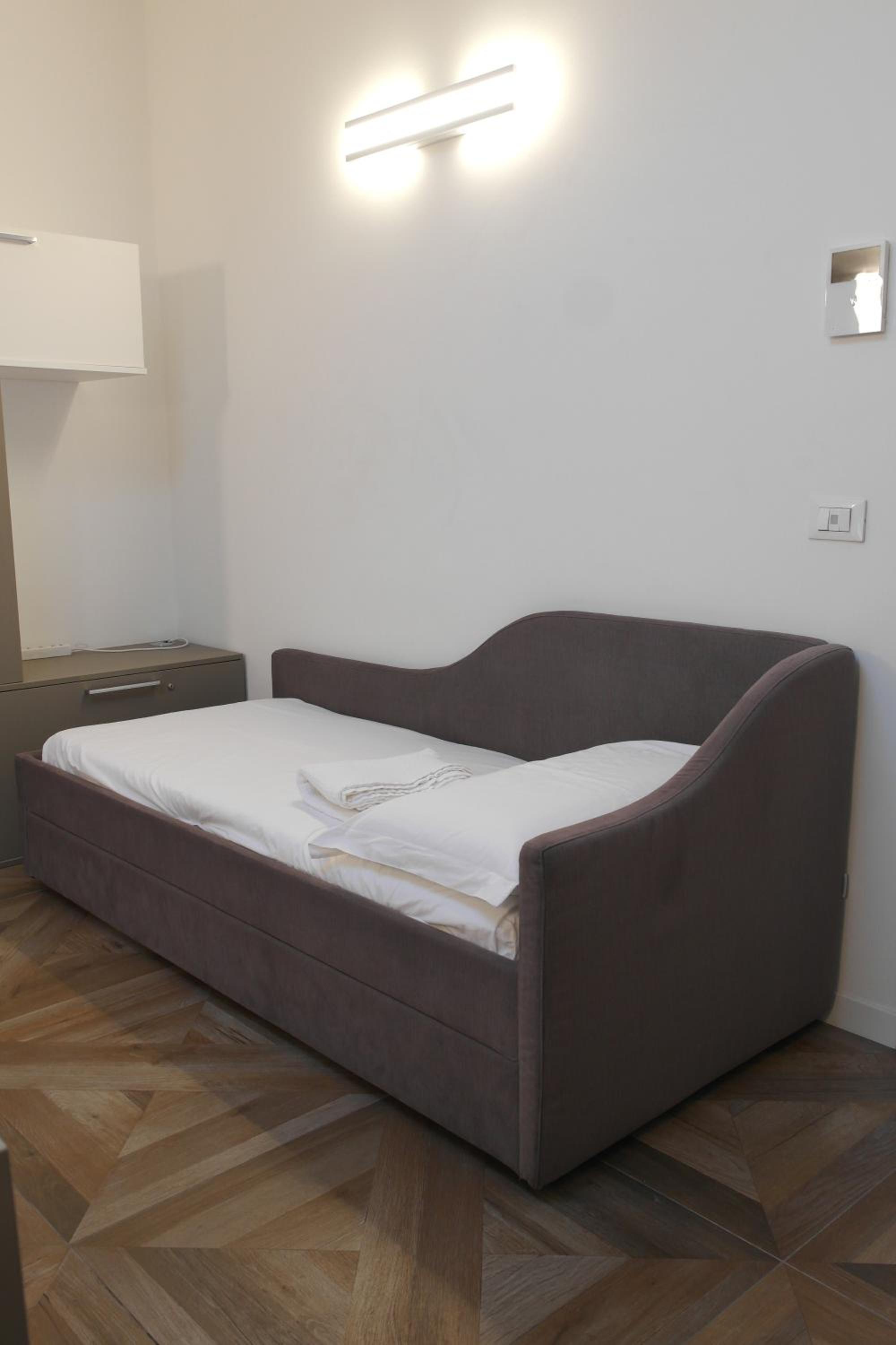 Luminoso Bilocale zona Tibaldi Bocconi