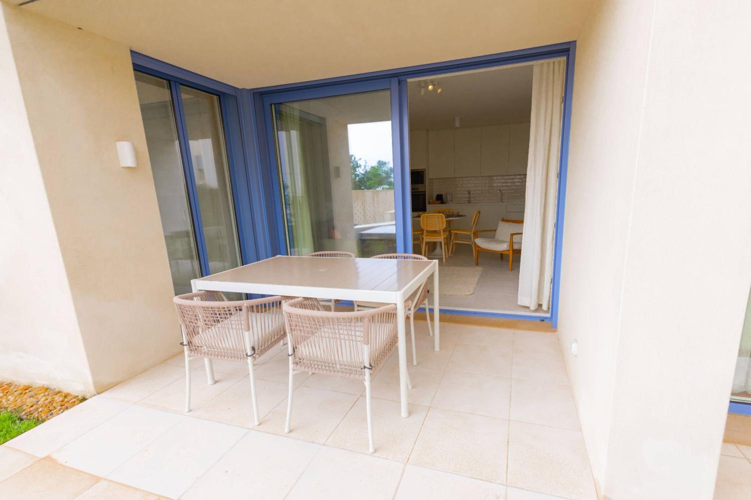 Central 2BR Apt, Steps To Ria Formosa, Pool & Gym view 5