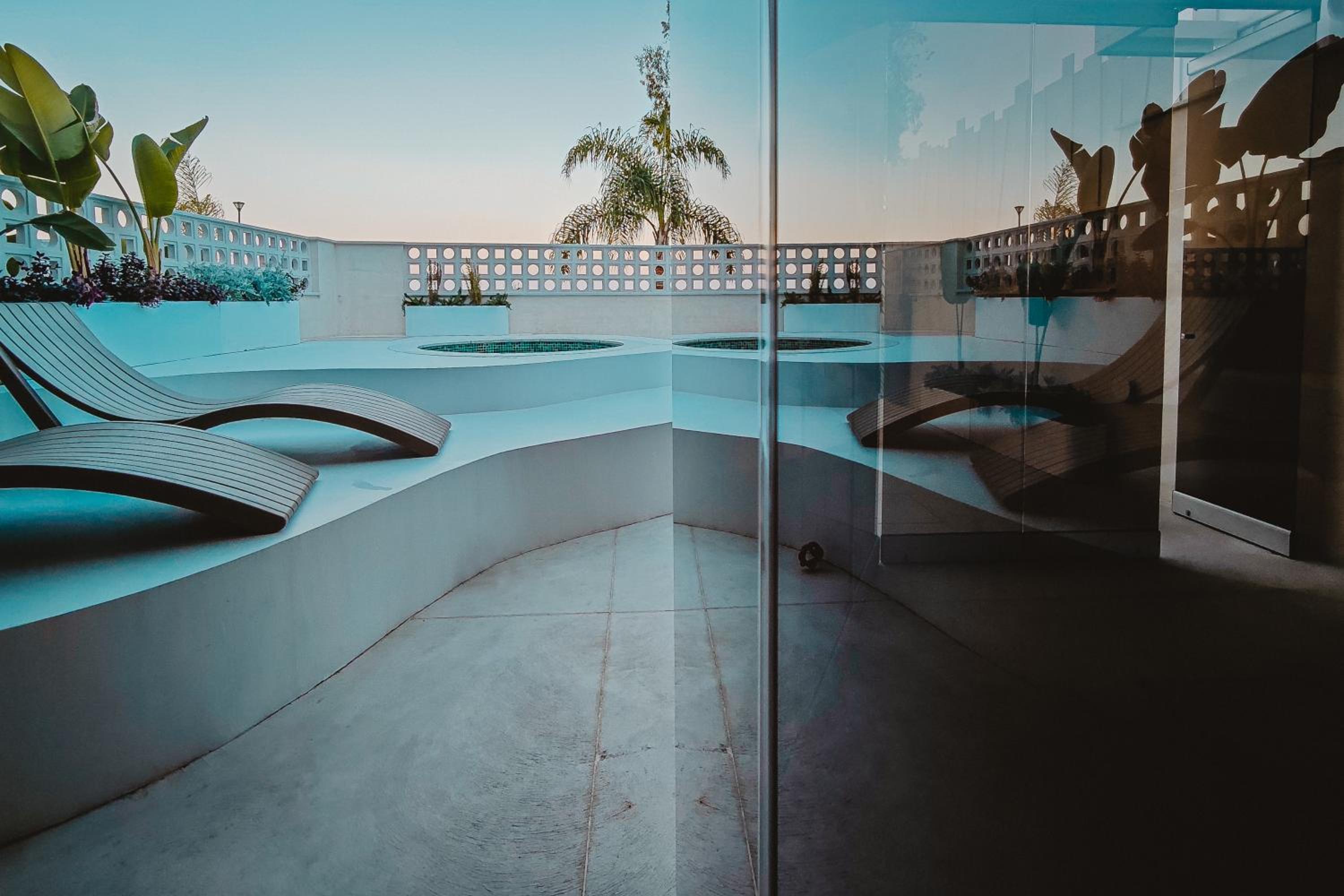 Q Coconuts Seaside Suites