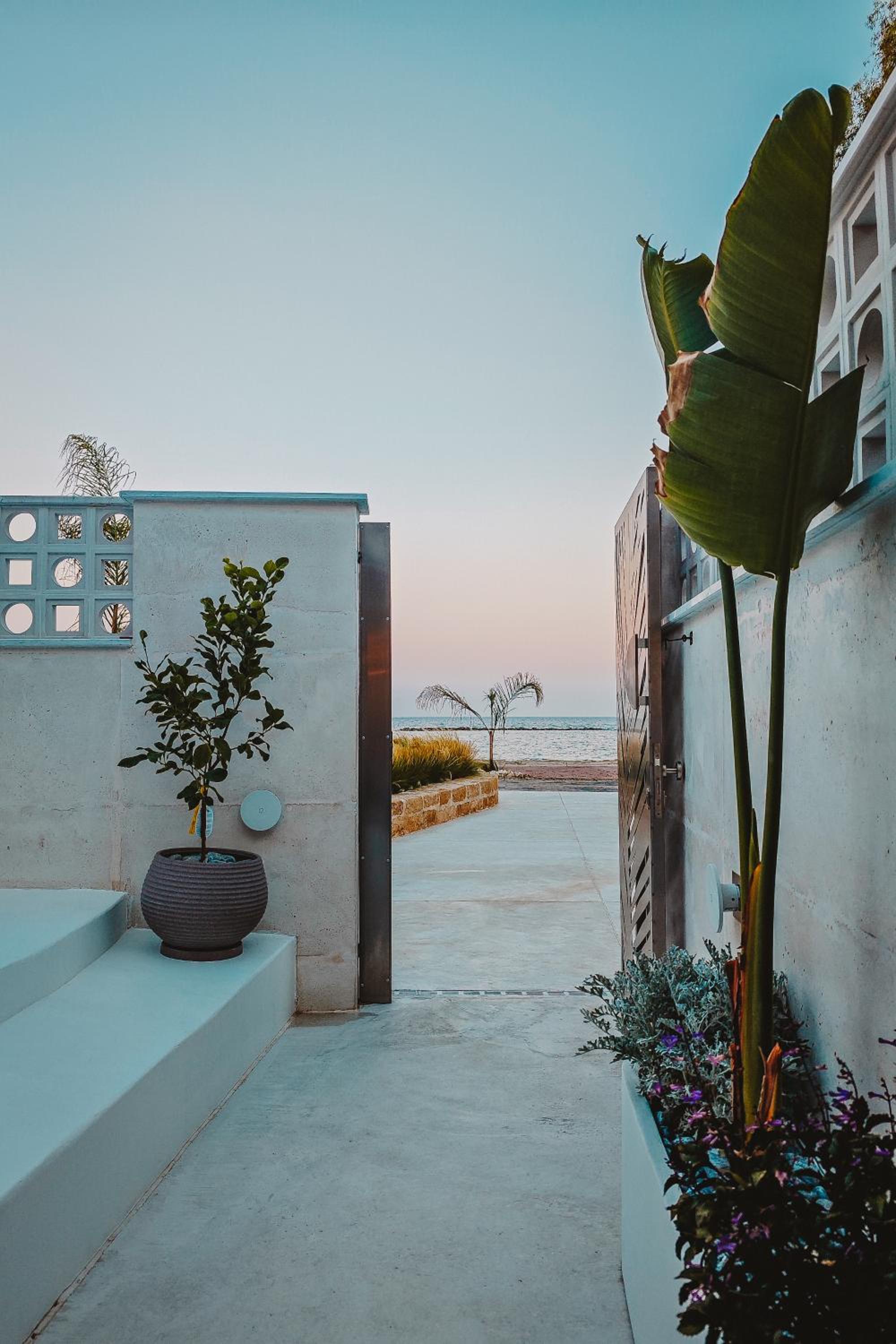 Q Coconuts Seaside Suites