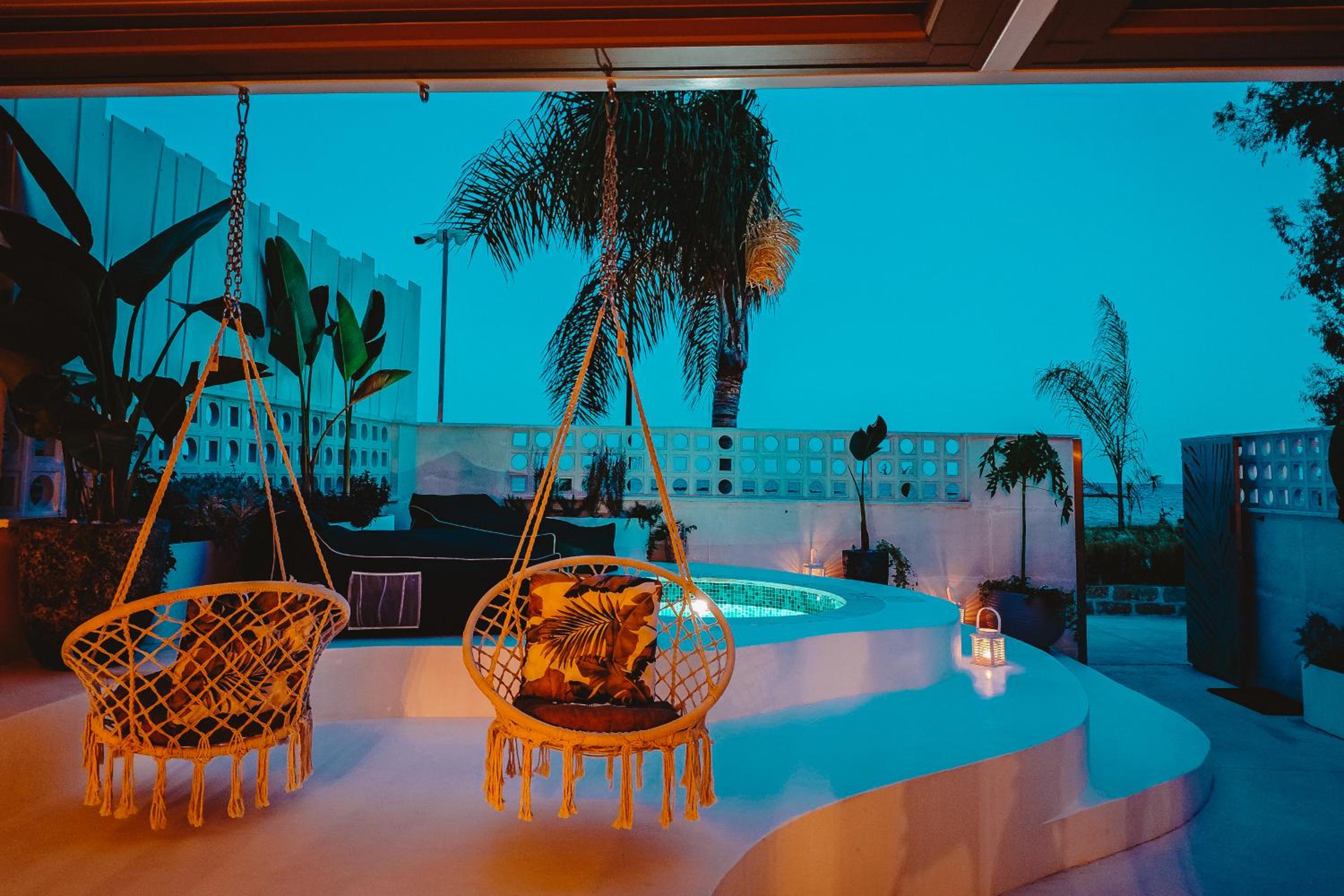 Q Coconuts Seaside Suites