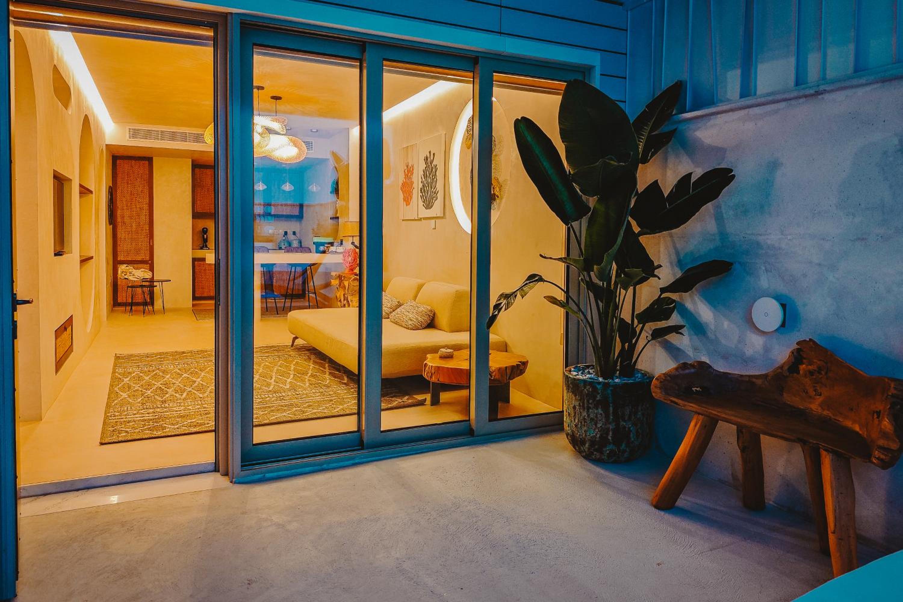 Q Coconuts Seaside Suites