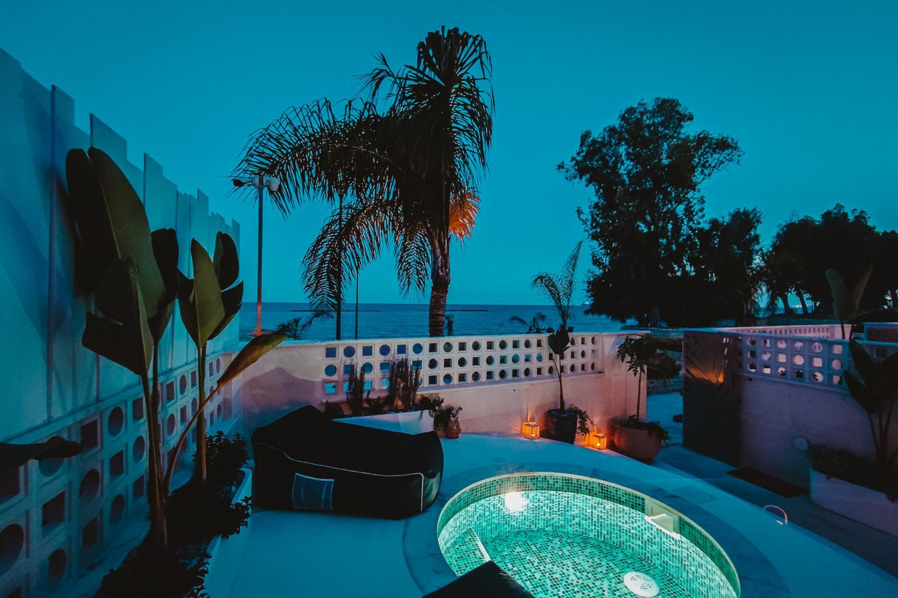 Q Coconuts Seaside Suites