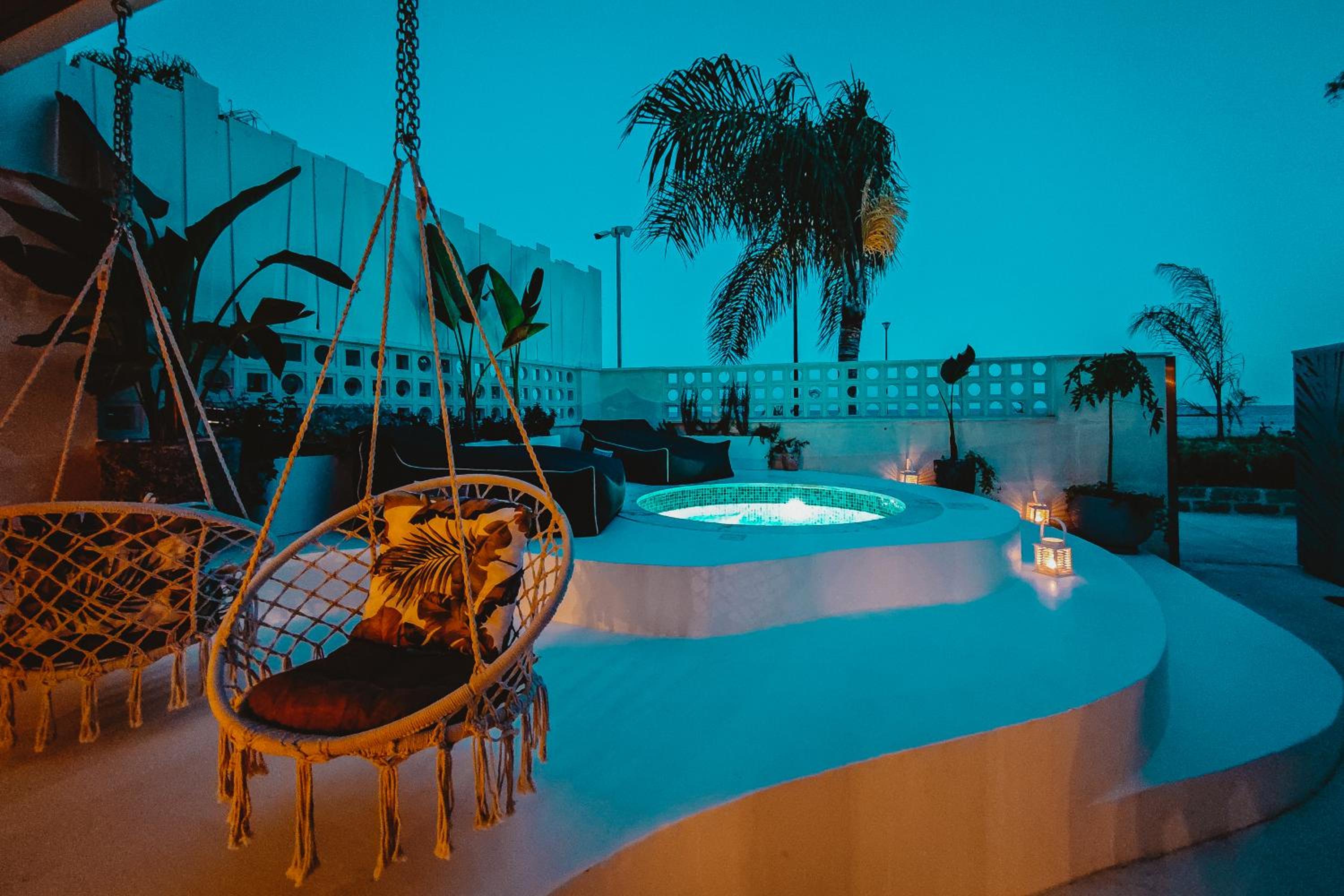 Q Coconuts Seaside Suites