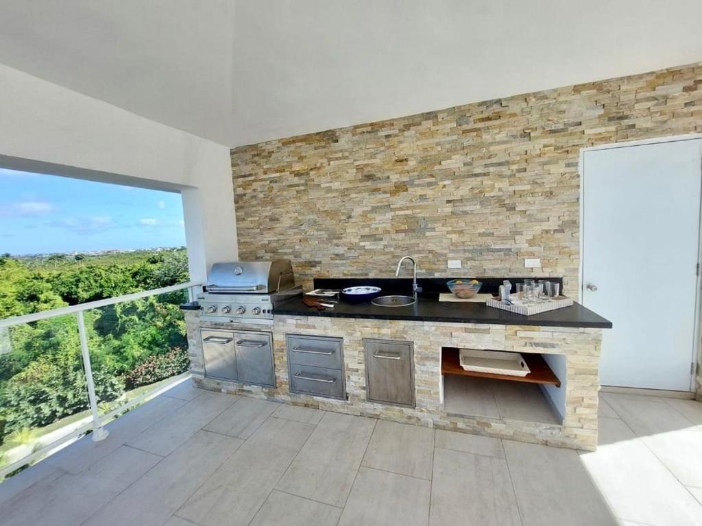 Luxury Gateaway Penthouse in front of Hard Rock
