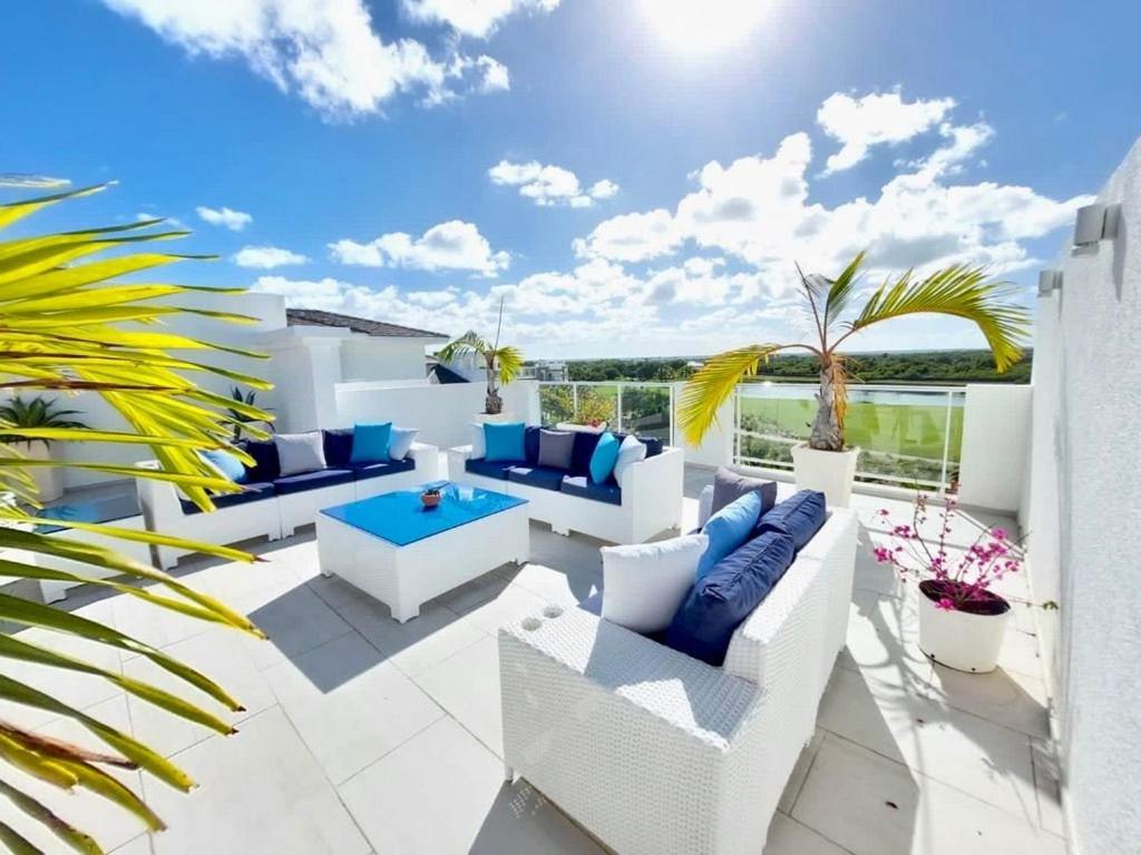 Luxury Gateaway Penthouse in front of Hard Rock