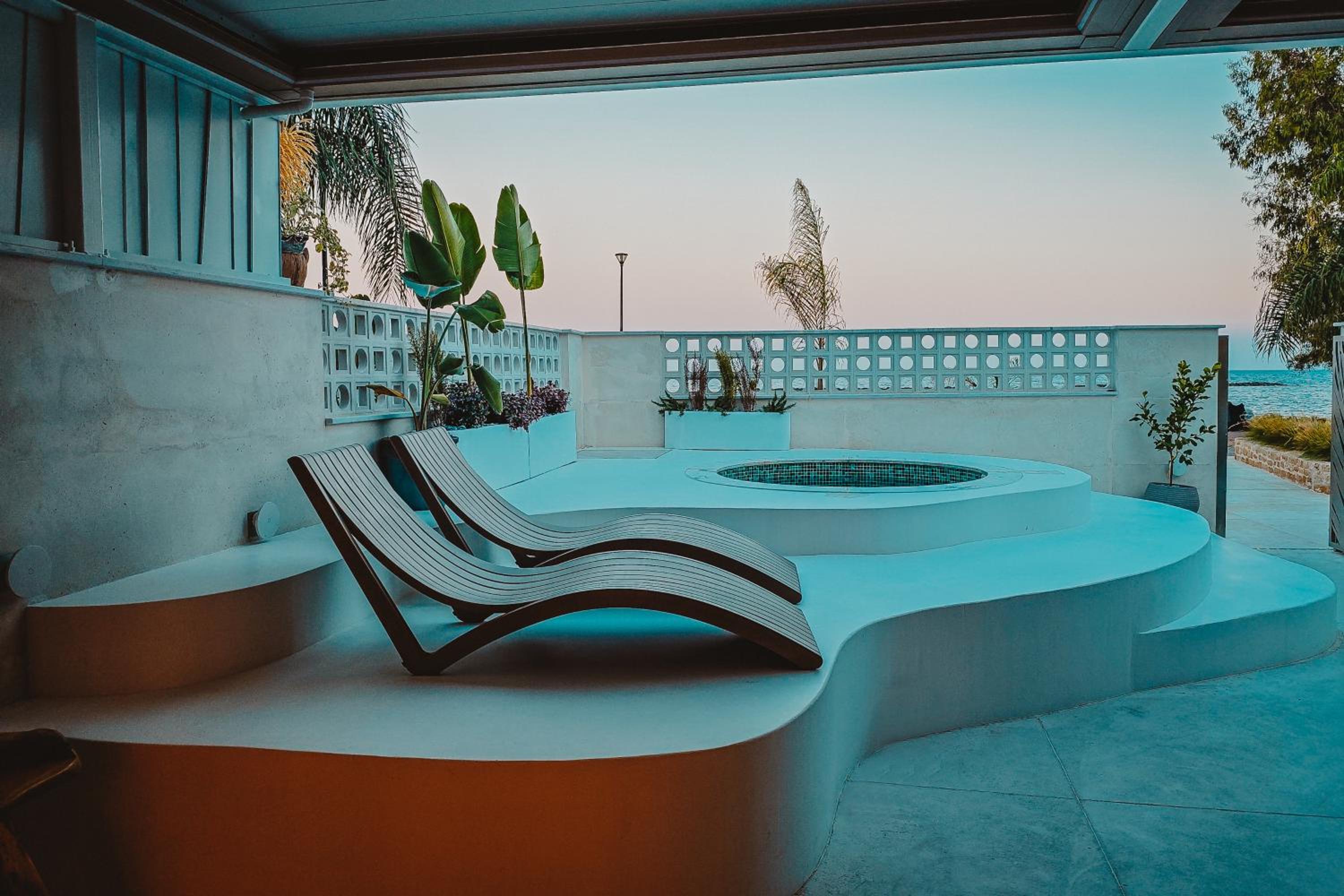 Q Coconuts Seaside Suites