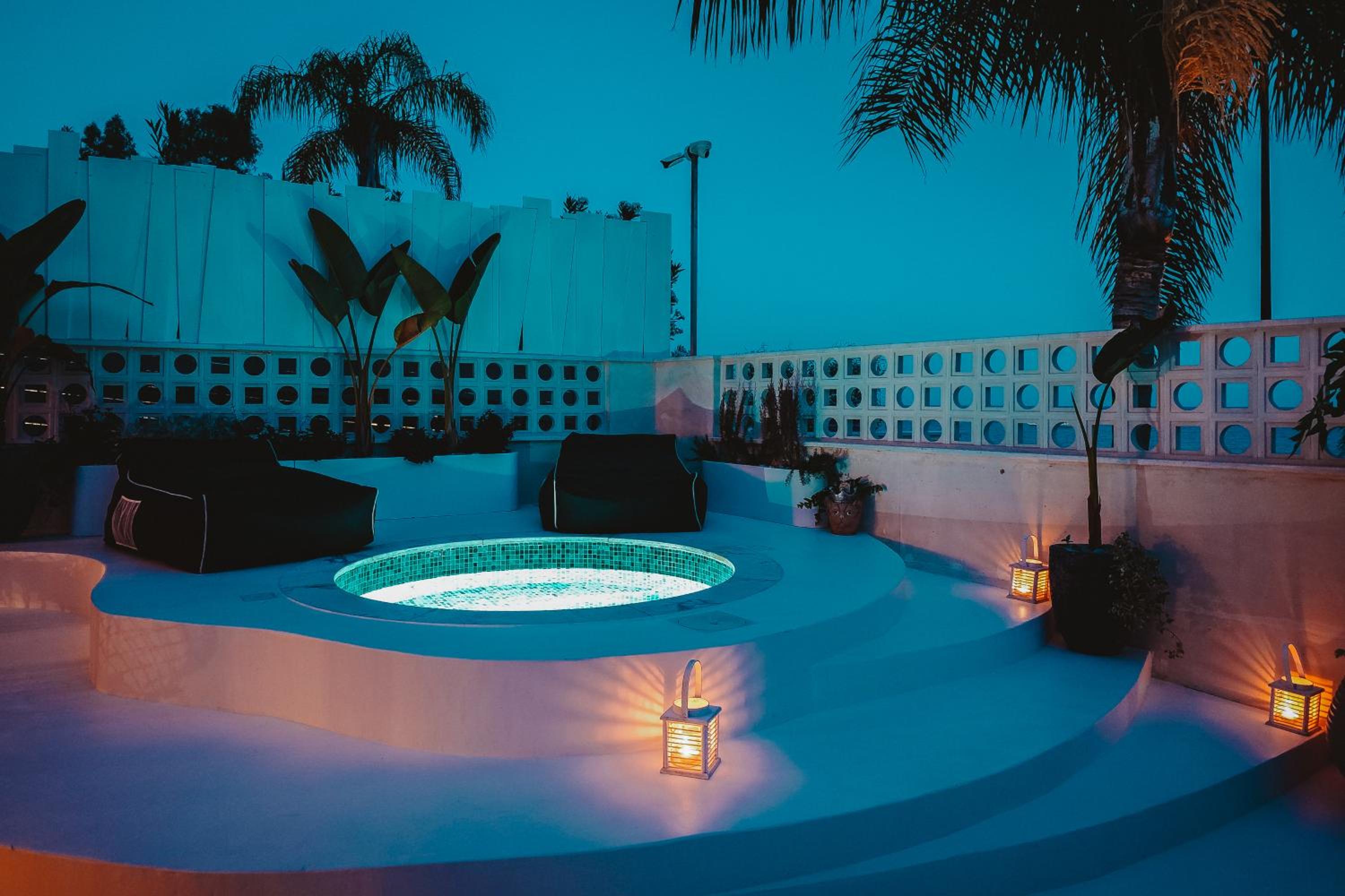 Q Coconuts Seaside Suites