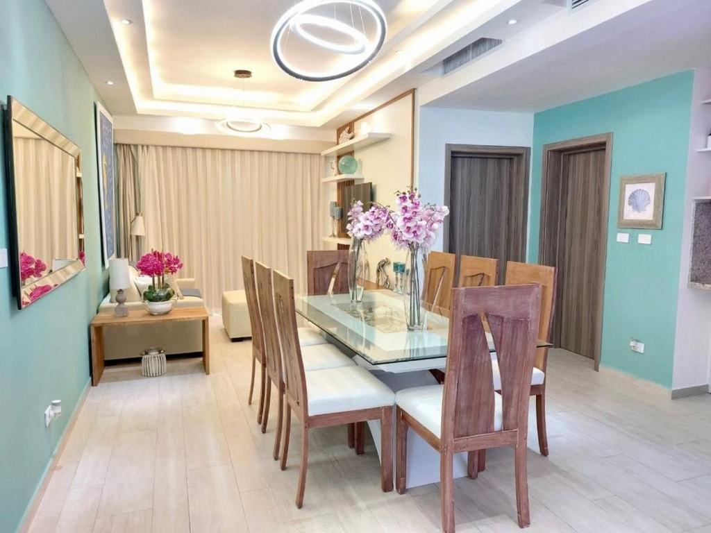 Luxury Gateaway Penthouse in front of Hard Rock
