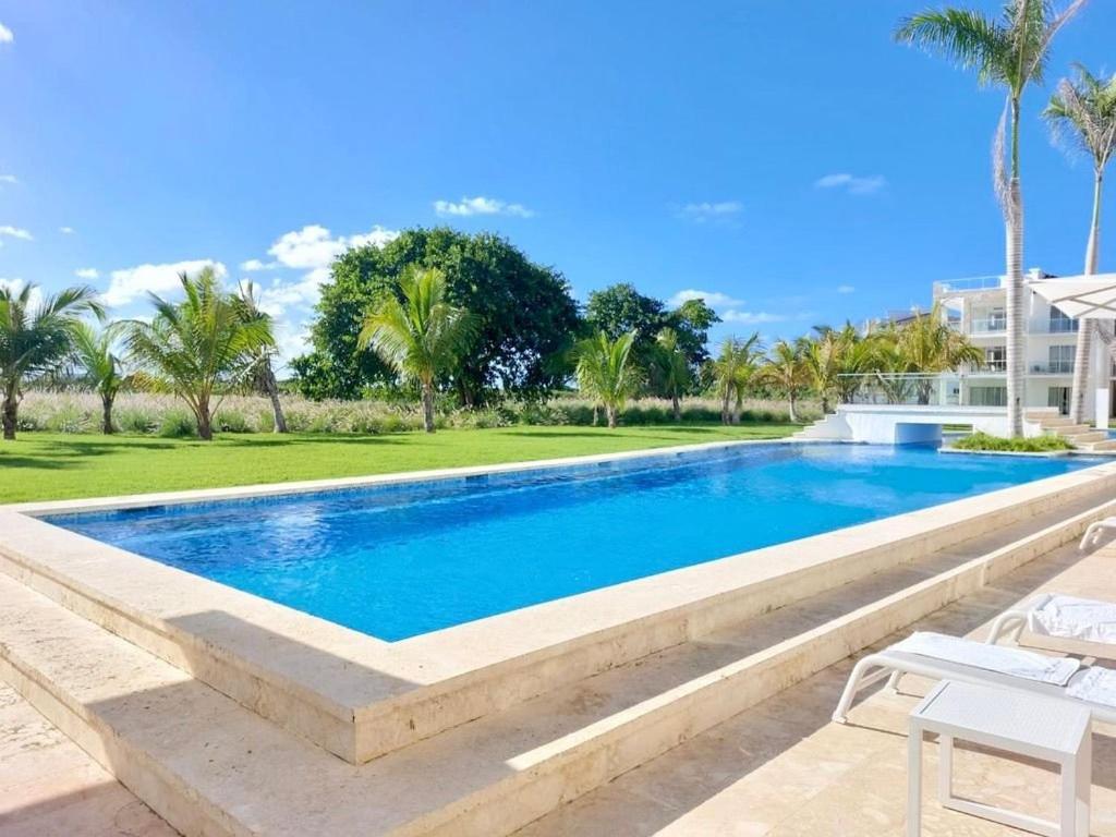 Luxury Gateaway Penthouse in front of Hard Rock