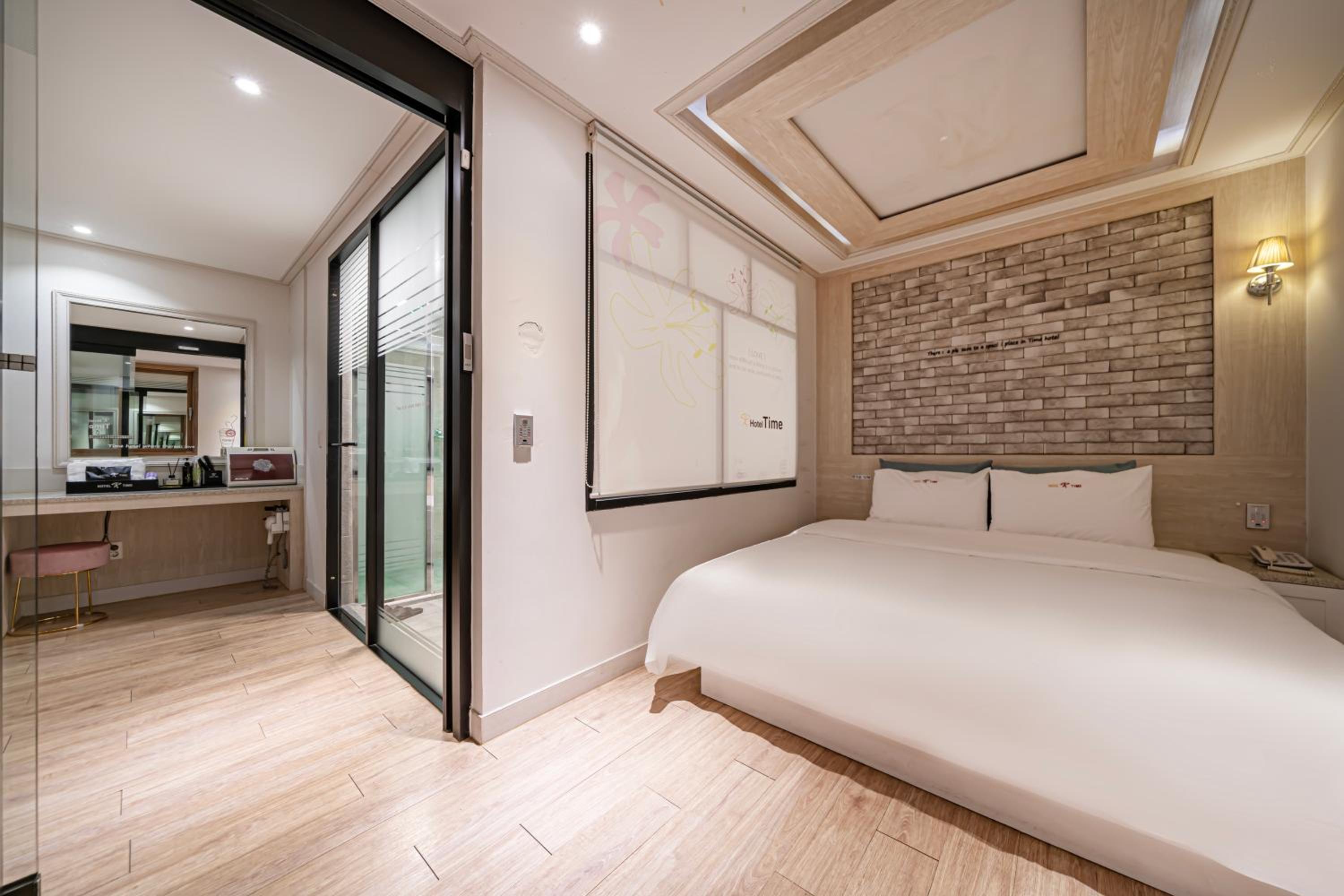 Time Hotel