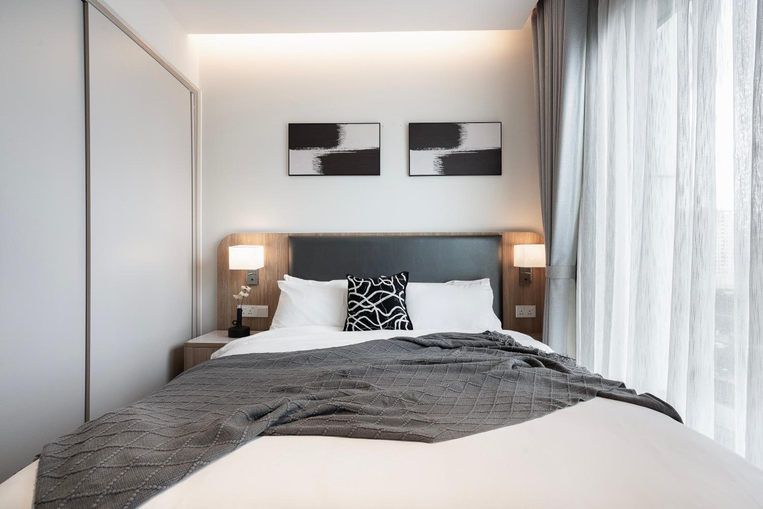 Modern District 1 2BR&3BR D1&Zenity apartment OUTDOOR Jacuzzi Pool