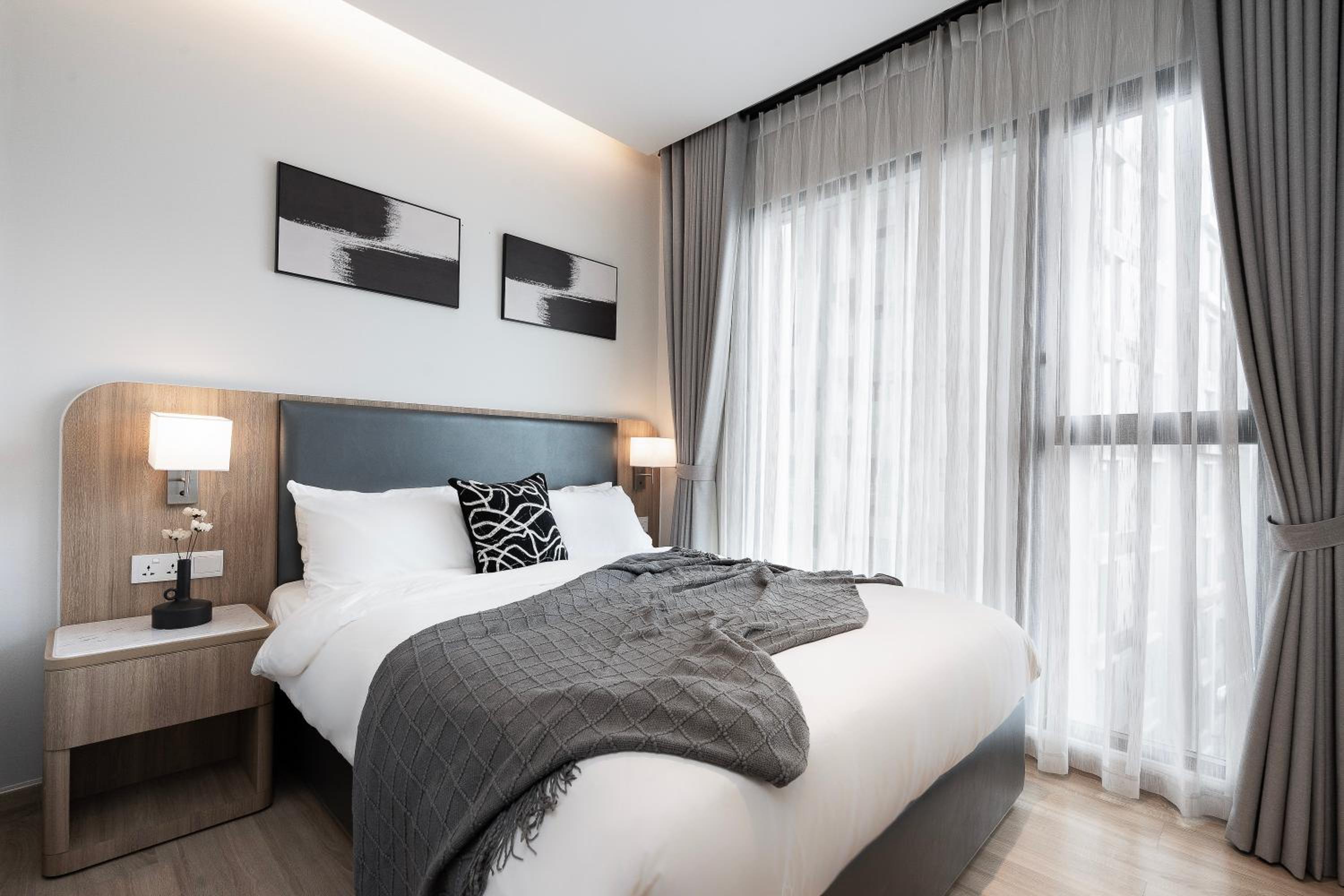Modern District 1 2BR&3BR D1&Zenity apartment OUTDOOR Jacuzzi Pool