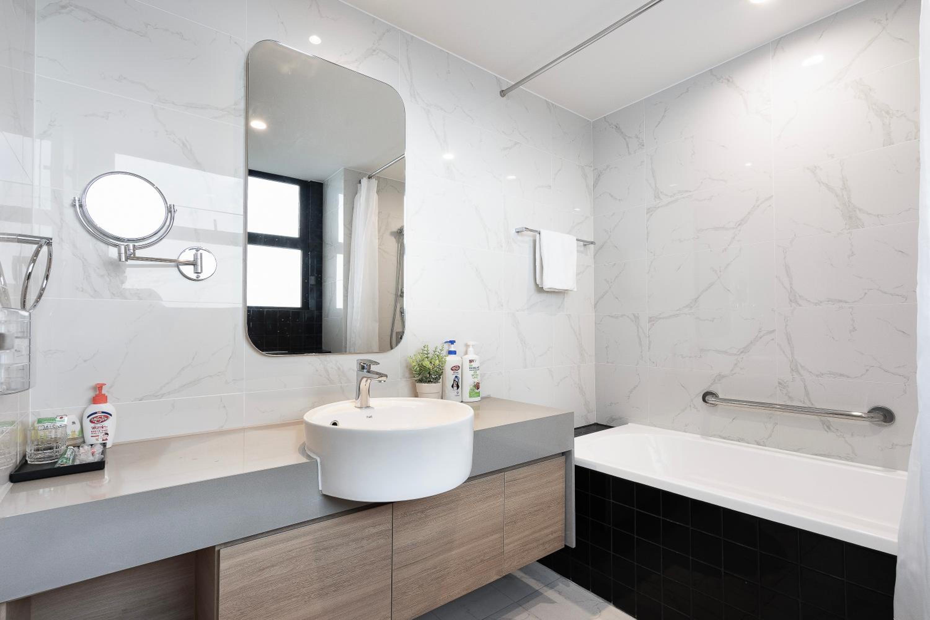 Modern District 1 2BR&3BR D1&Zenity apartment OUTDOOR Jacuzzi Pool