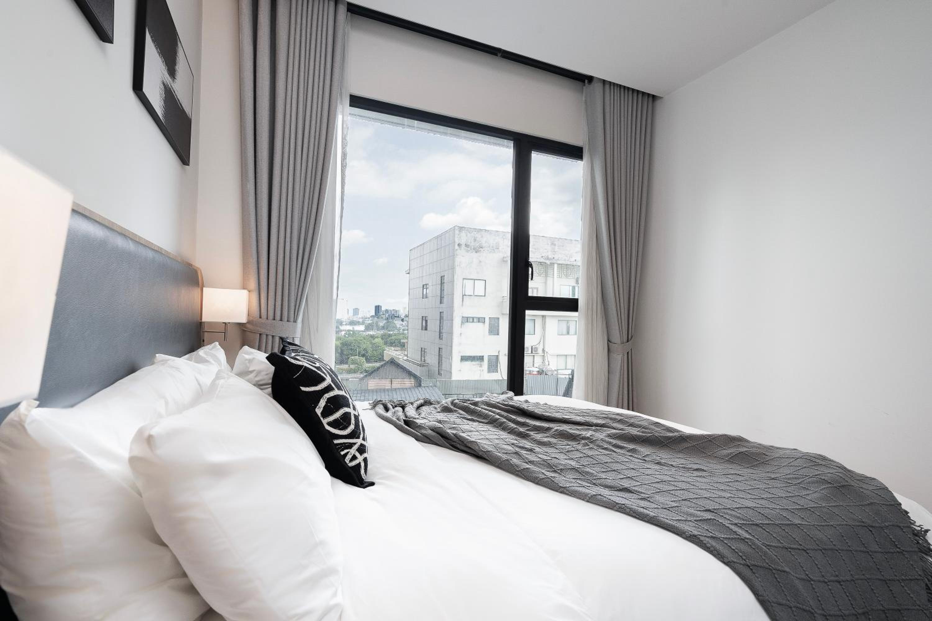 Modern District 1 2BR&3BR D1&Zenity apartment OUTDOOR Jacuzzi Pool
