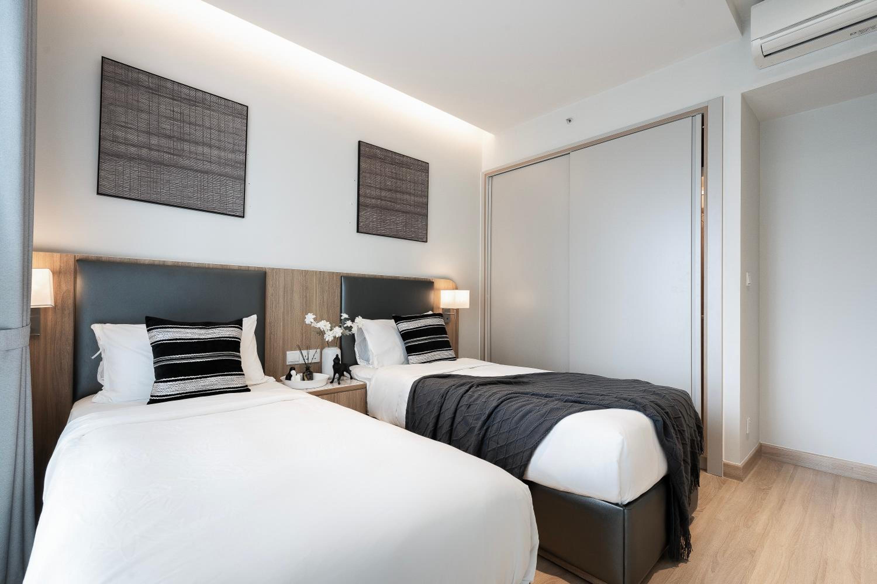 Modern District 1 2BR&3BR D1&Zenity apartment OUTDOOR Jacuzzi Pool
