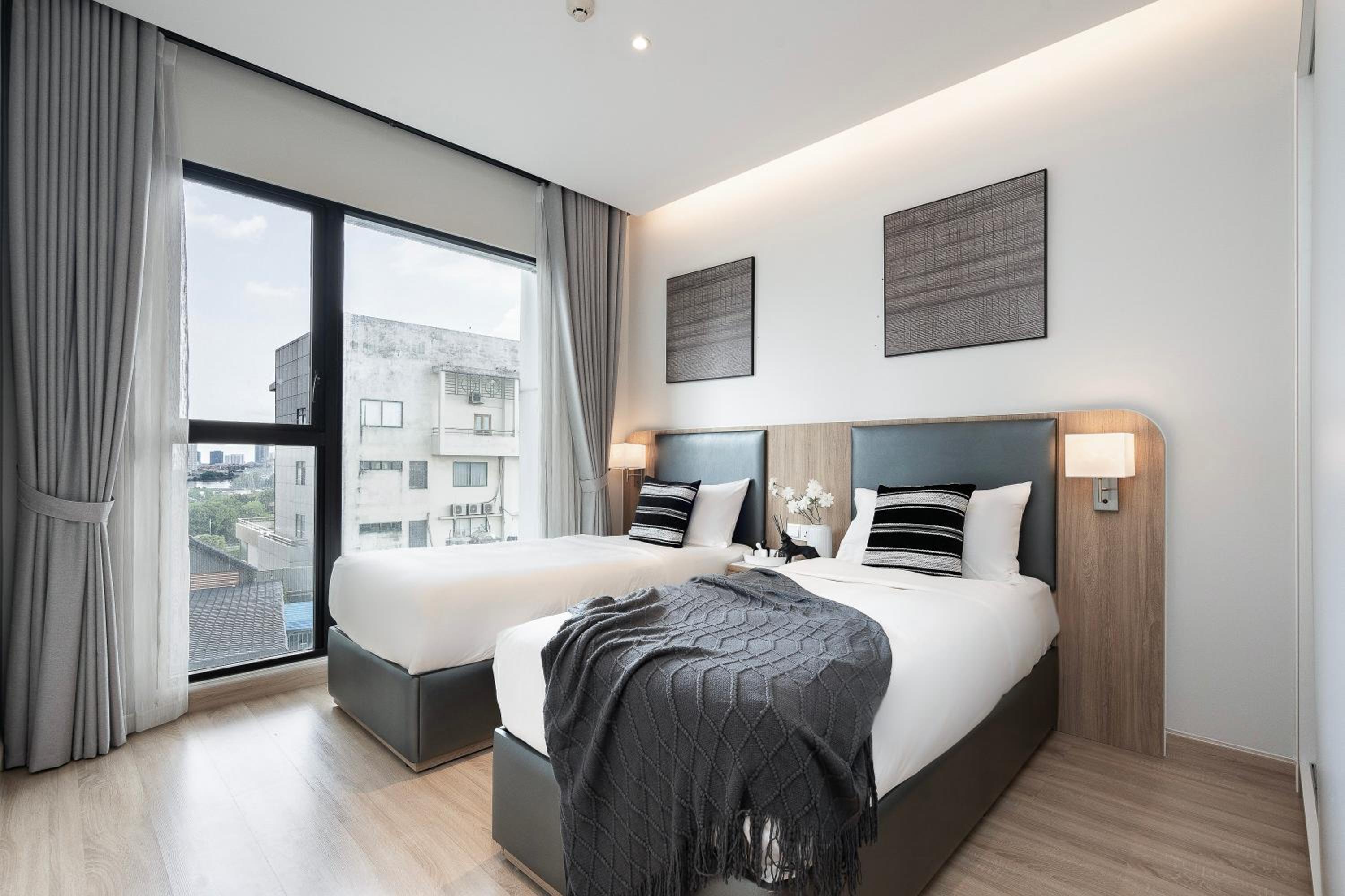 Modern District 1 2BR&3BR D1&Zenity apartment OUTDOOR Jacuzzi Pool