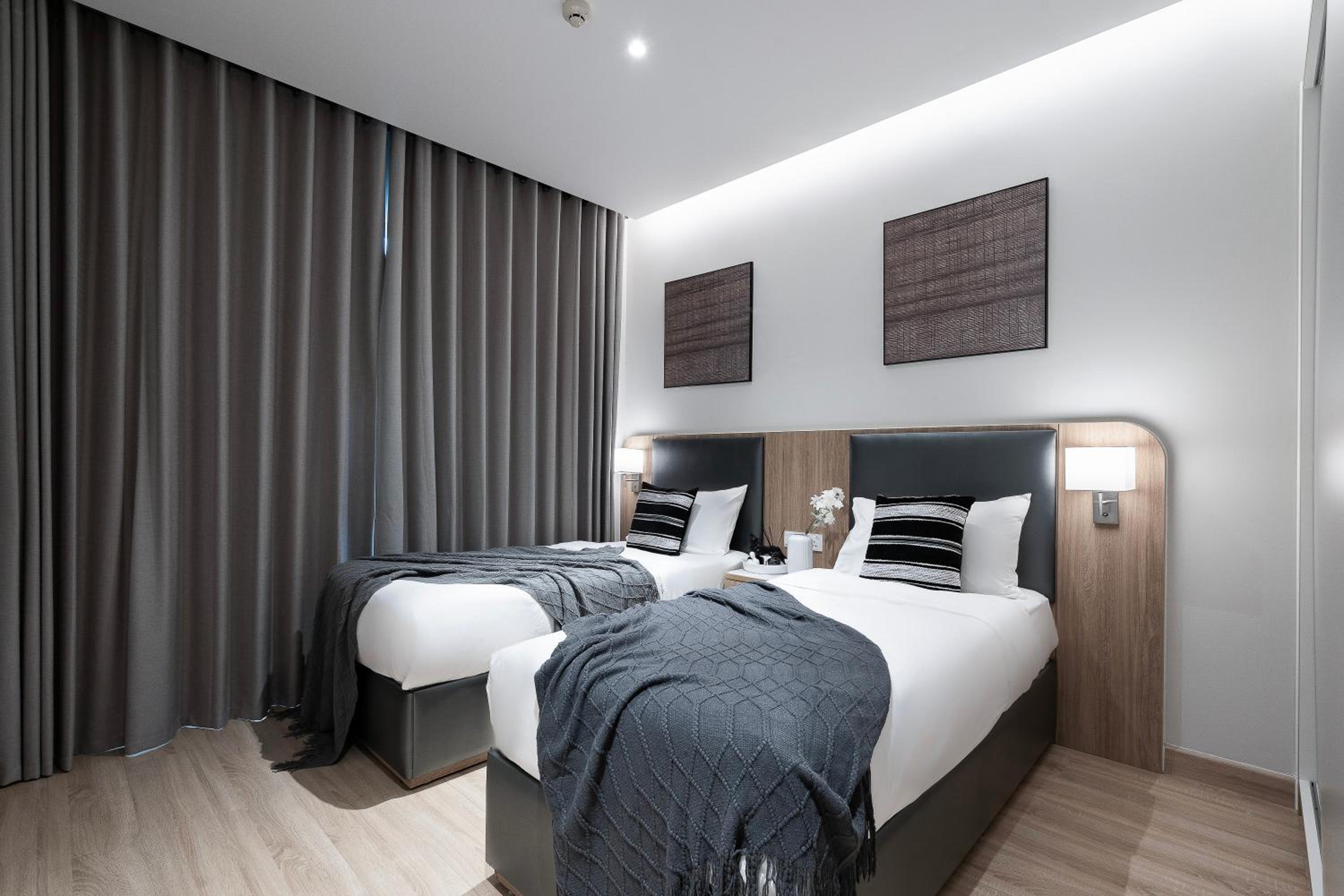Modern District 1 2BR&3BR D1&Zenity apartment OUTDOOR Jacuzzi Pool