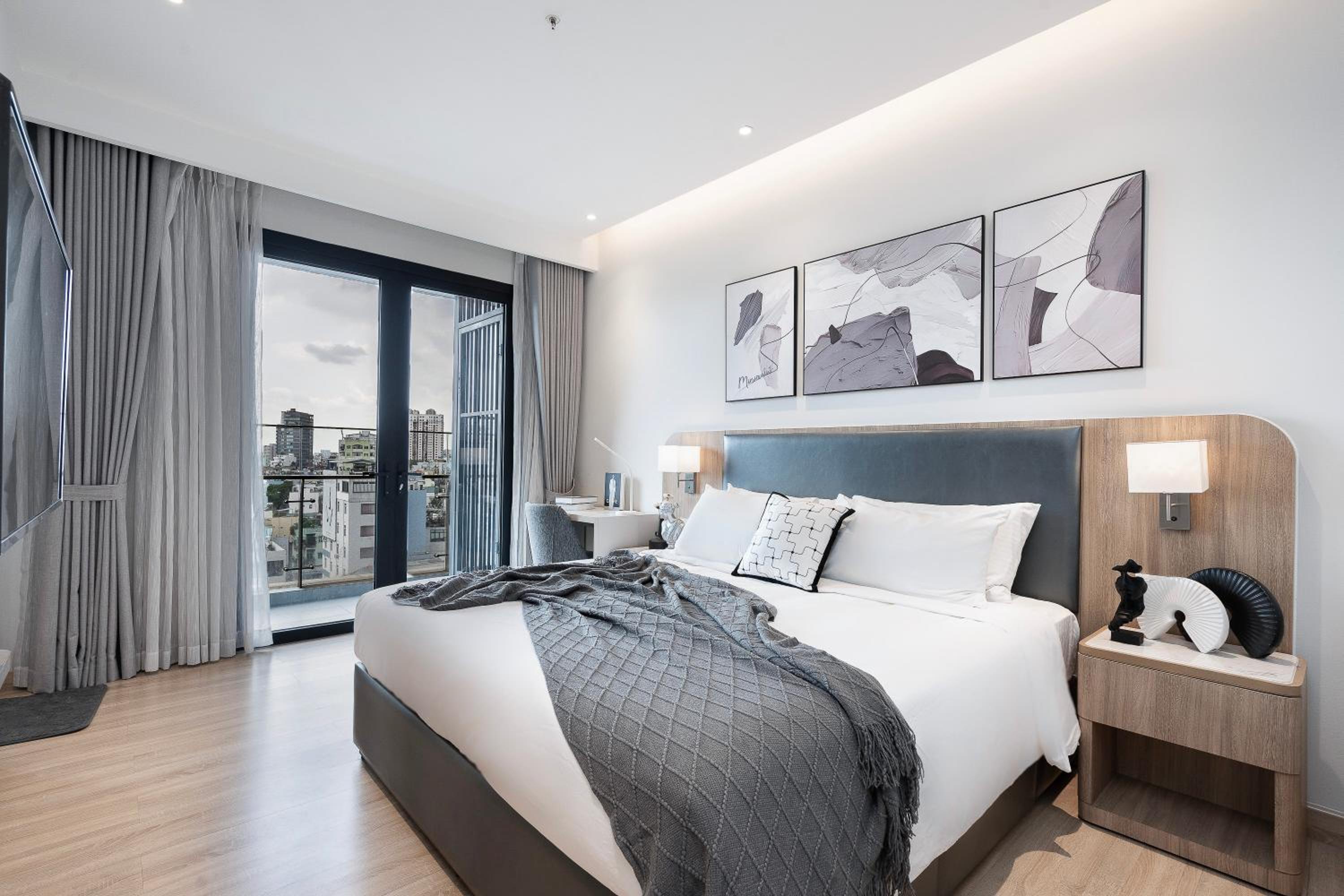Modern District 1 2BR&3BR D1&Zenity apartment OUTDOOR Jacuzzi Pool