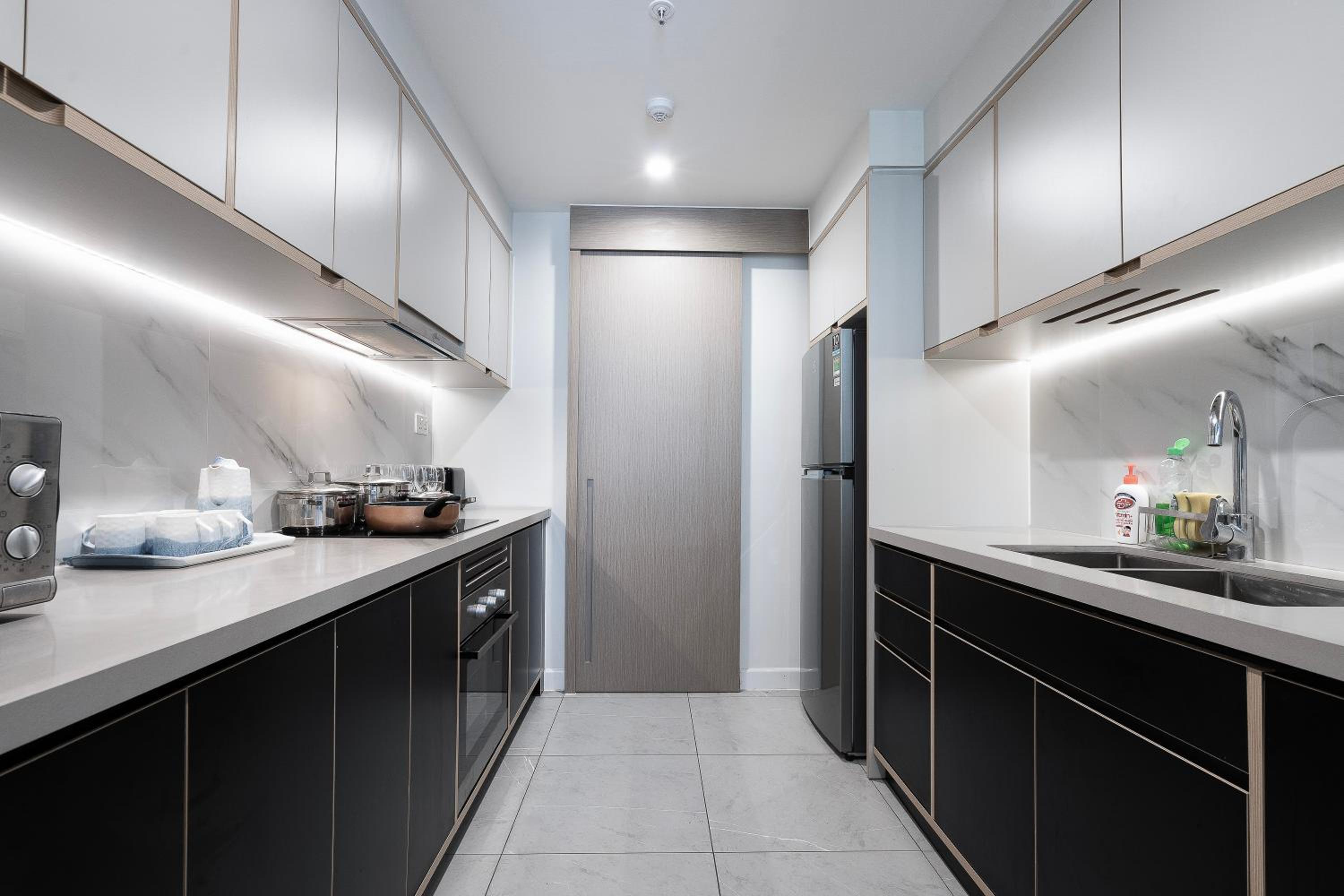 Modern District 1 2BR&3BR D1&Zenity apartment OUTDOOR Jacuzzi Pool