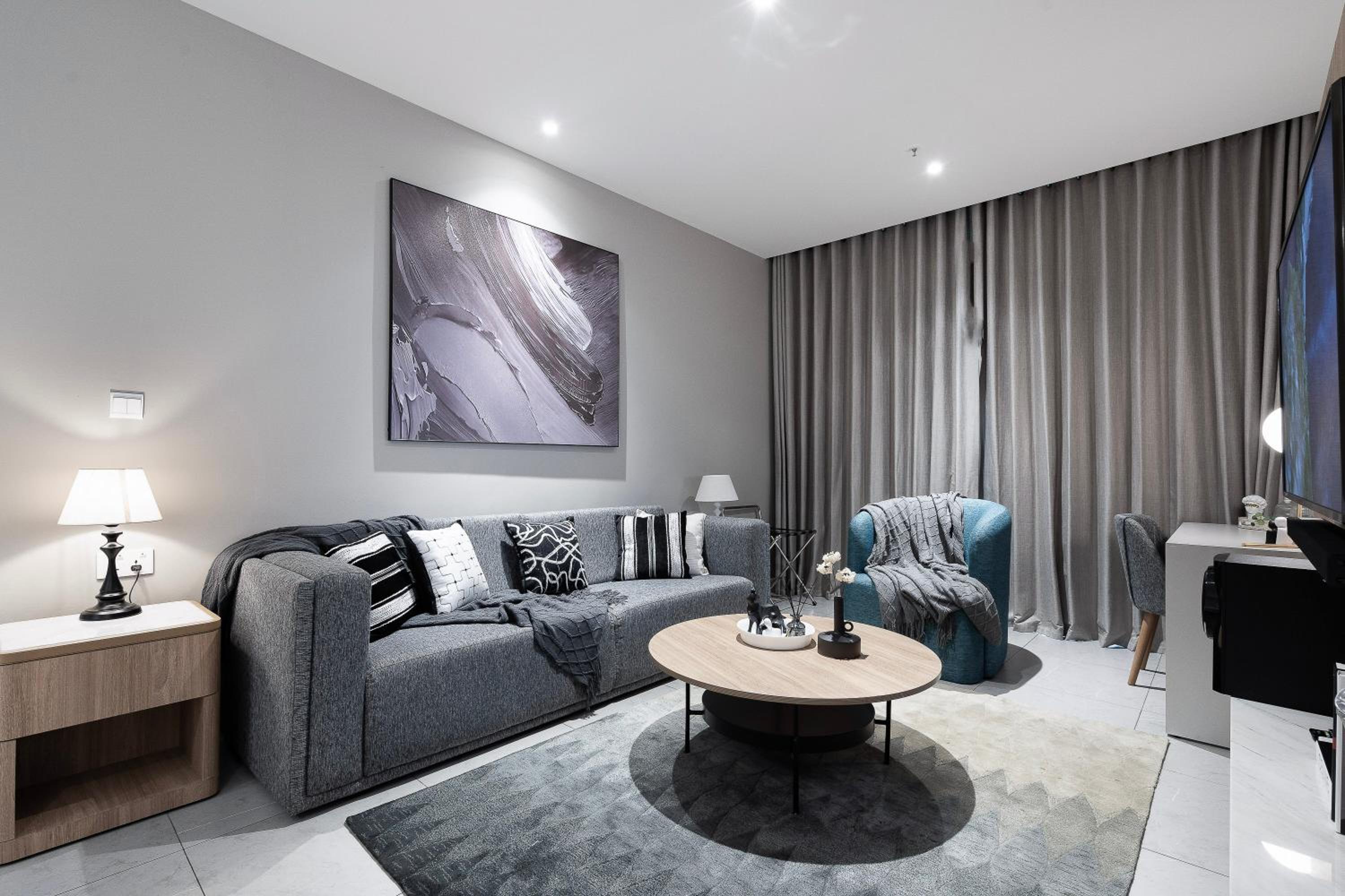 Modern District 1 2BR&3BR D1&Zenity apartment OUTDOOR Jacuzzi Pool