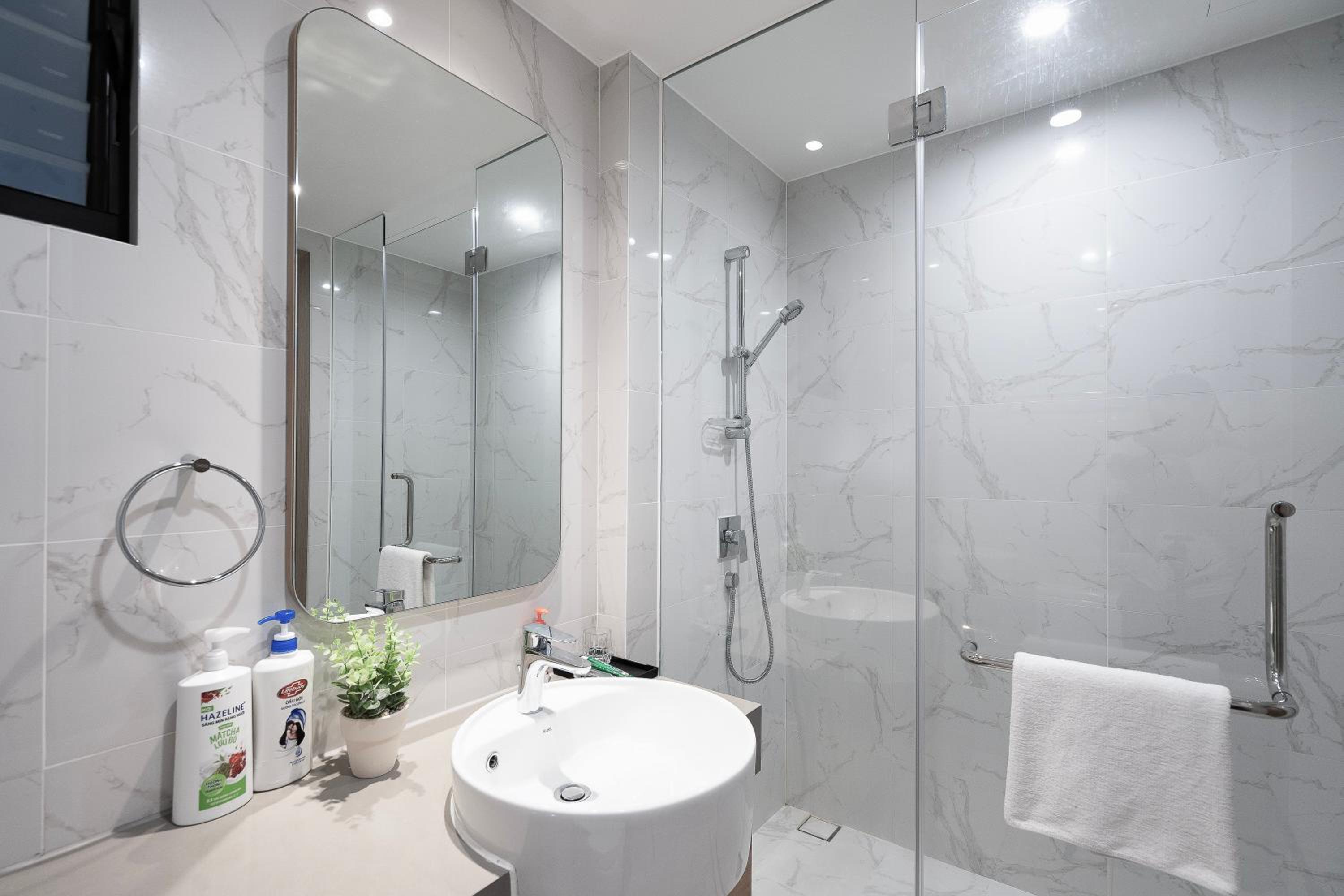 Modern District 1 2BR&3BR D1&Zenity apartment OUTDOOR Jacuzzi Pool