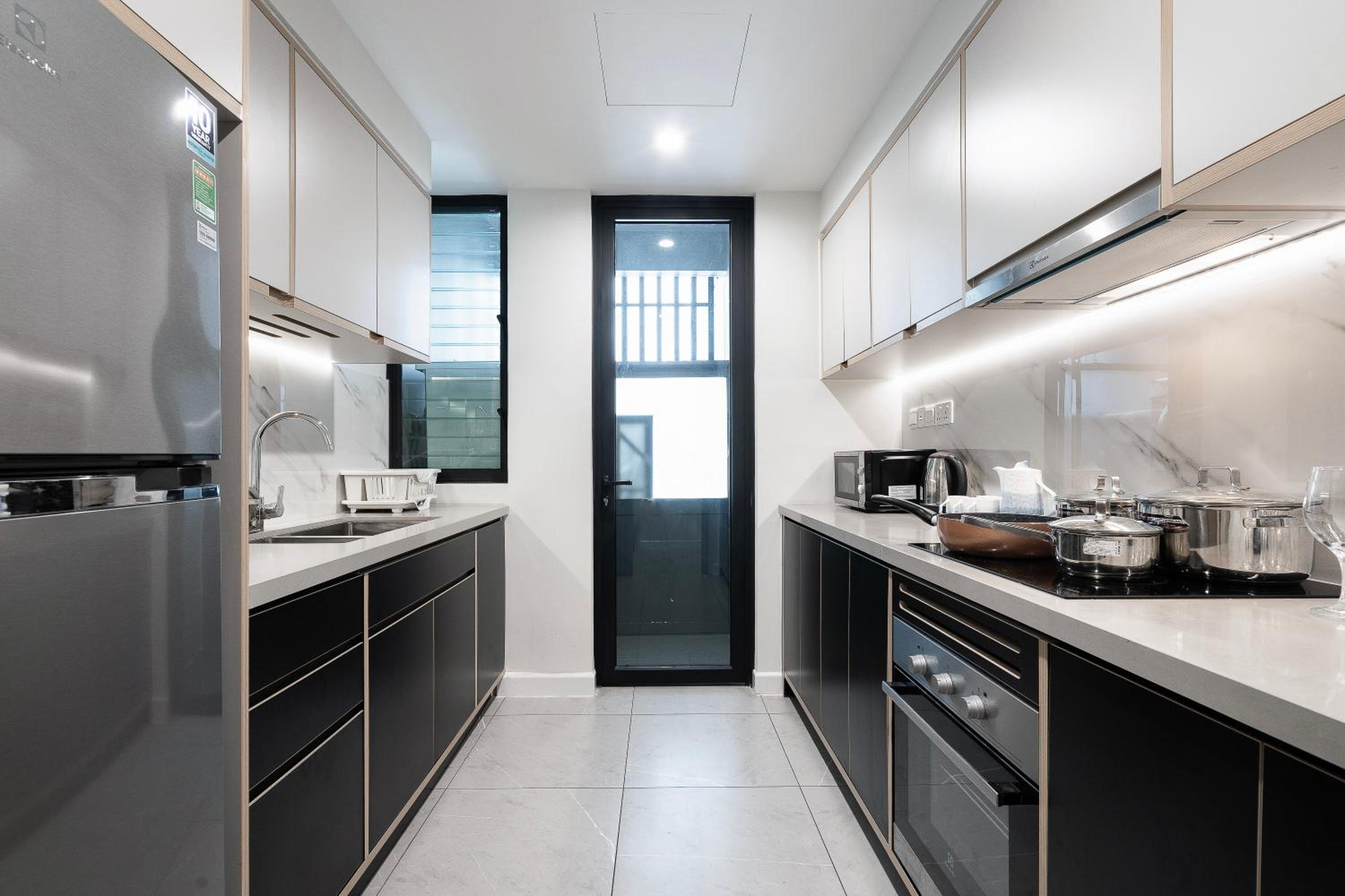Modern District 1 2BR&3BR D1&Zenity apartment OUTDOOR Jacuzzi Pool