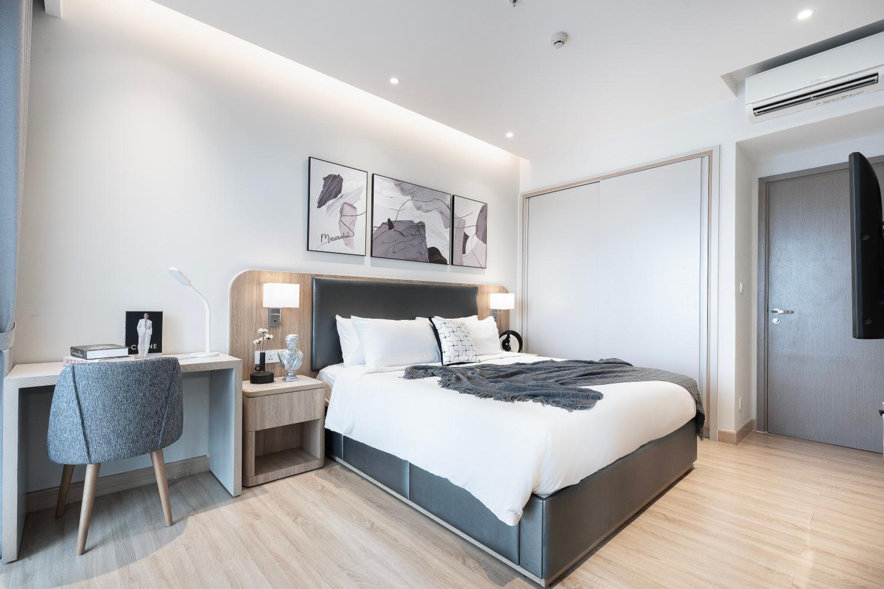 Modern District 1 2BR&3BR D1&Zenity apartment OUTDOOR Jacuzzi Pool