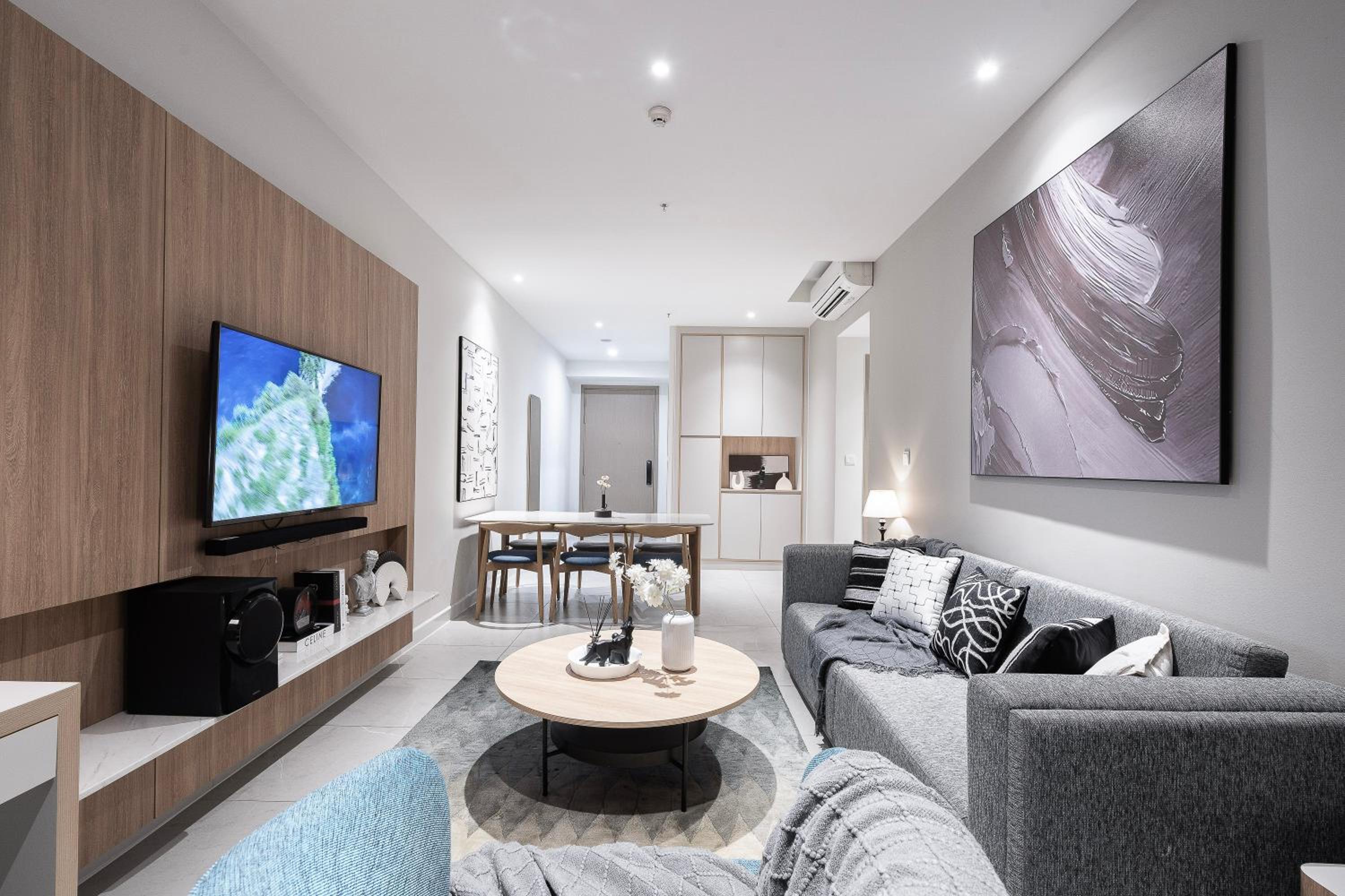 Modern District 1 2BR&3BR D1&Zenity apartment OUTDOOR Jacuzzi Pool